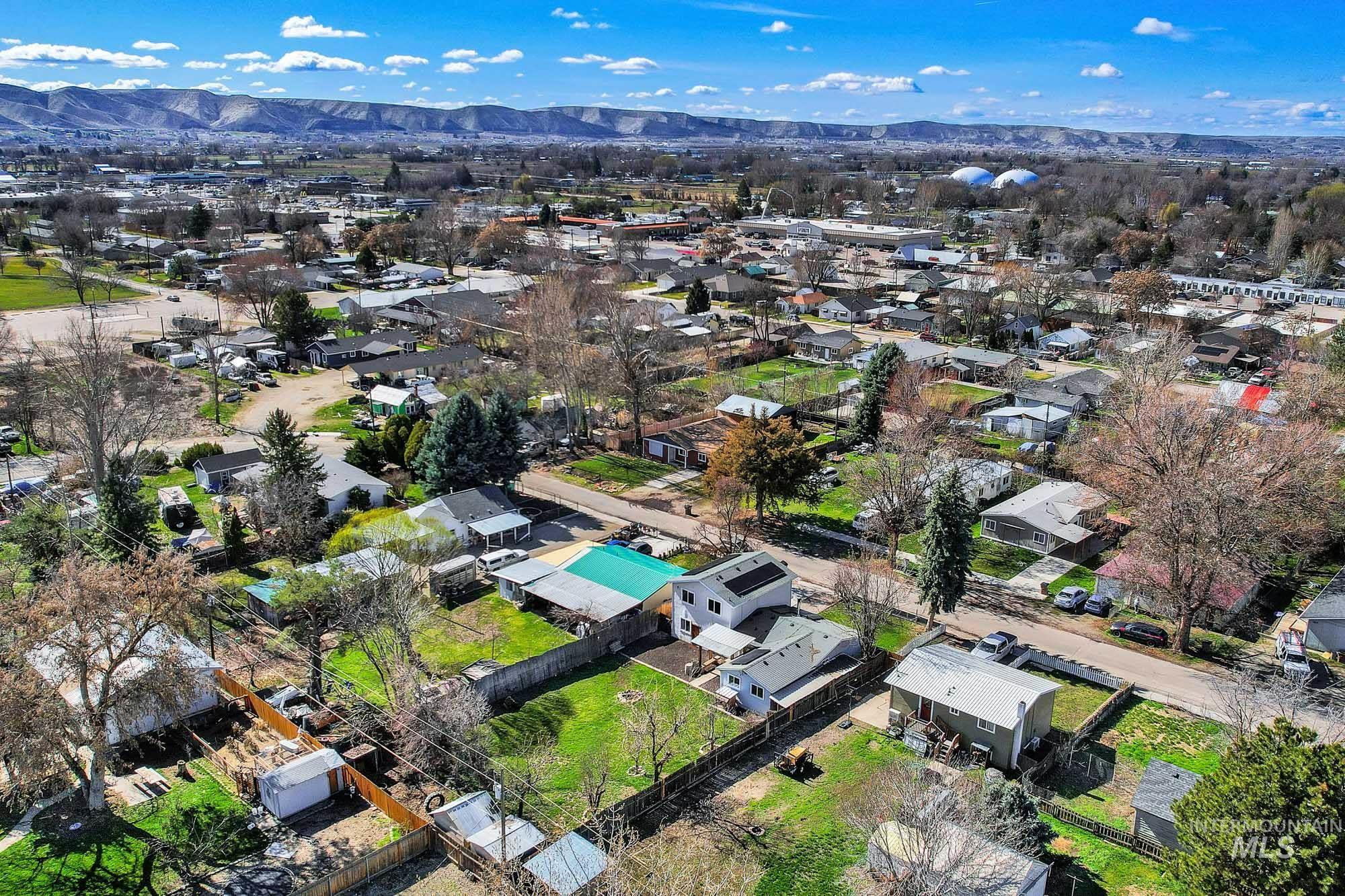 816 S Wardwell Ave, Emmett, Idaho 83617, 5 Bedrooms, 2 Bathrooms, Residential For Sale, Price $349,900,MLS 98977342