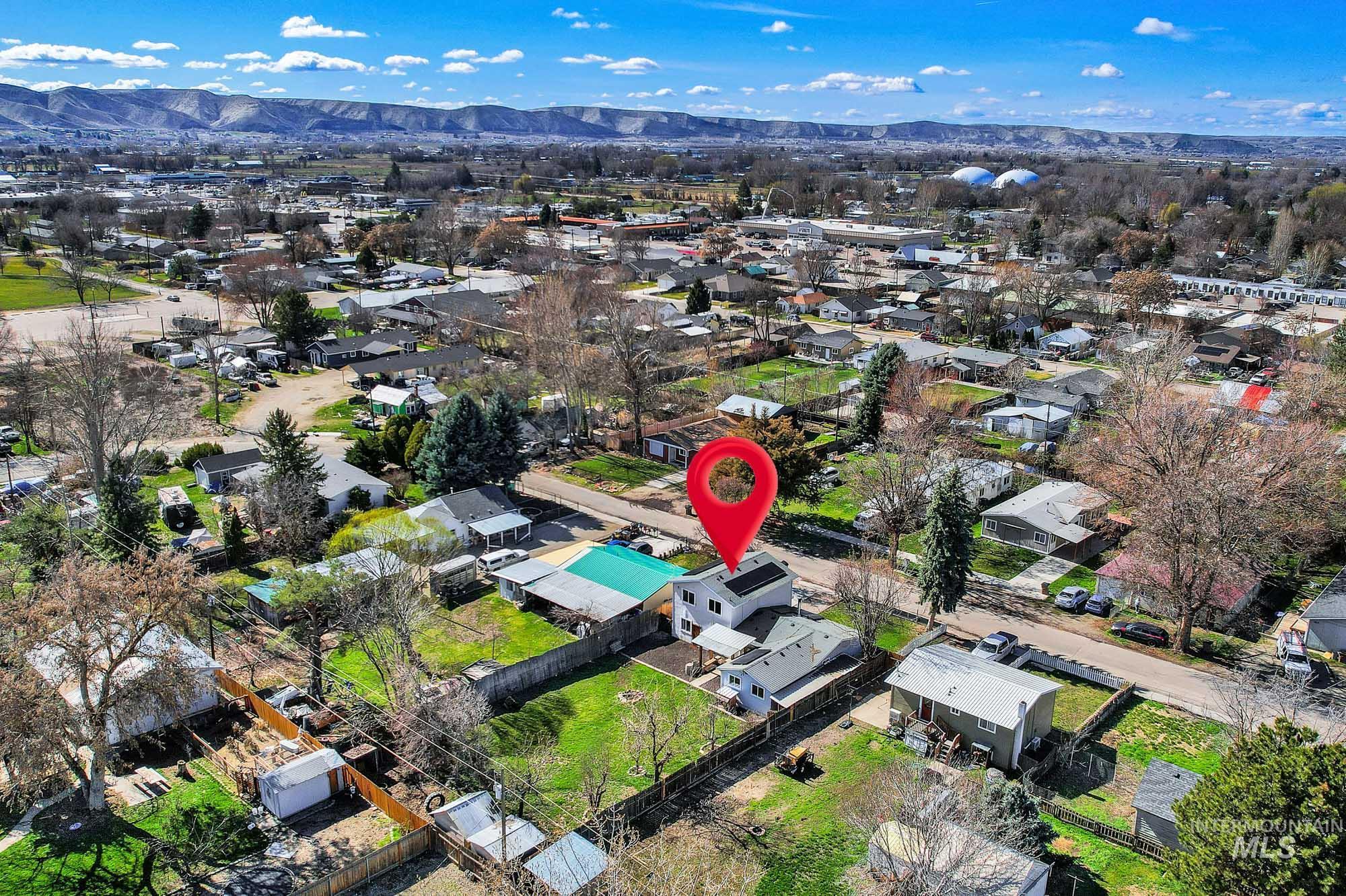 816 S Wardwell Ave, Emmett, Idaho 83617, 5 Bedrooms, 2 Bathrooms, Residential For Sale, Price $349,900,MLS 98977342