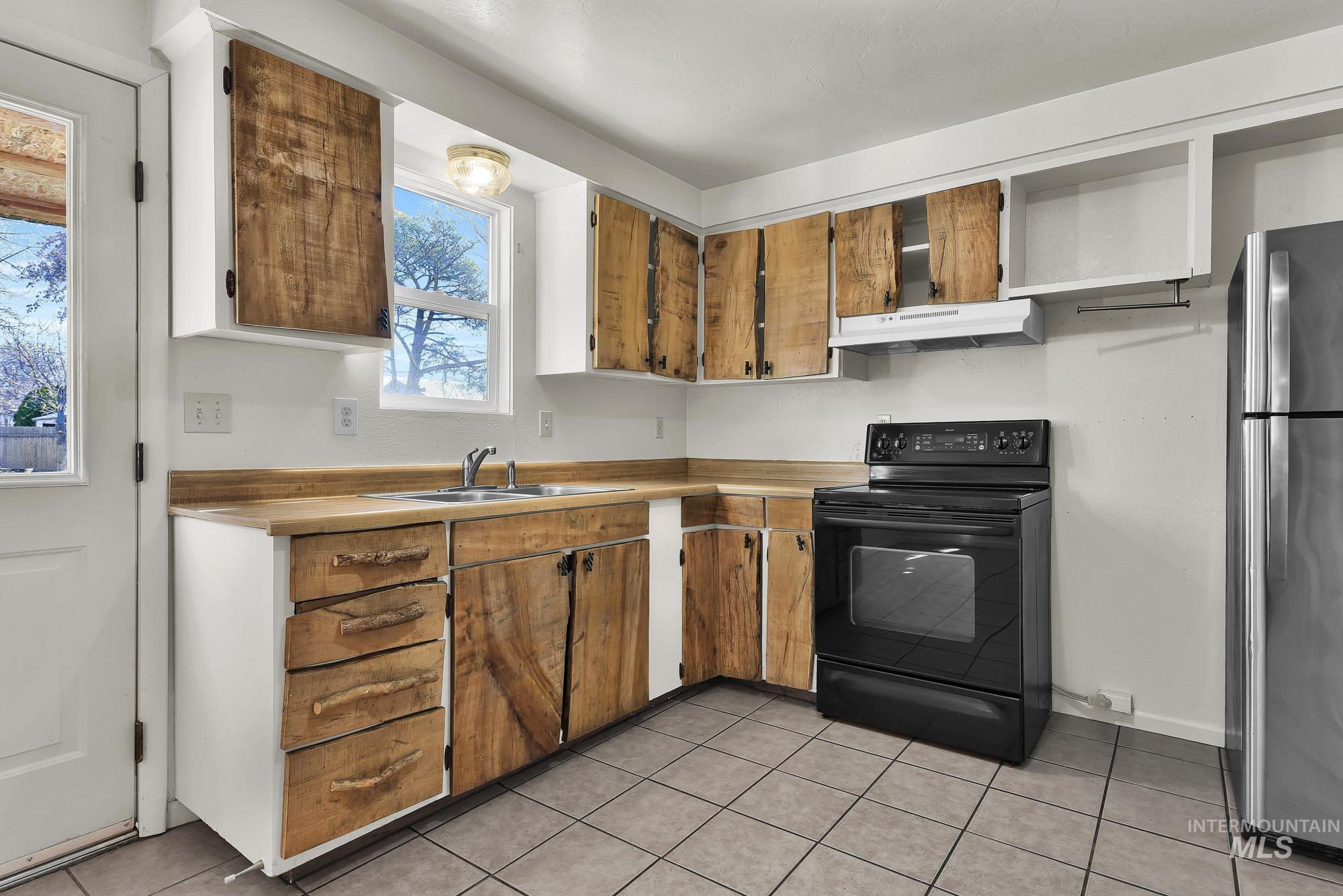 816 S Wardwell Ave, Emmett, Idaho 83617, 5 Bedrooms, 2 Bathrooms, Residential For Sale, Price $349,900,MLS 98977342