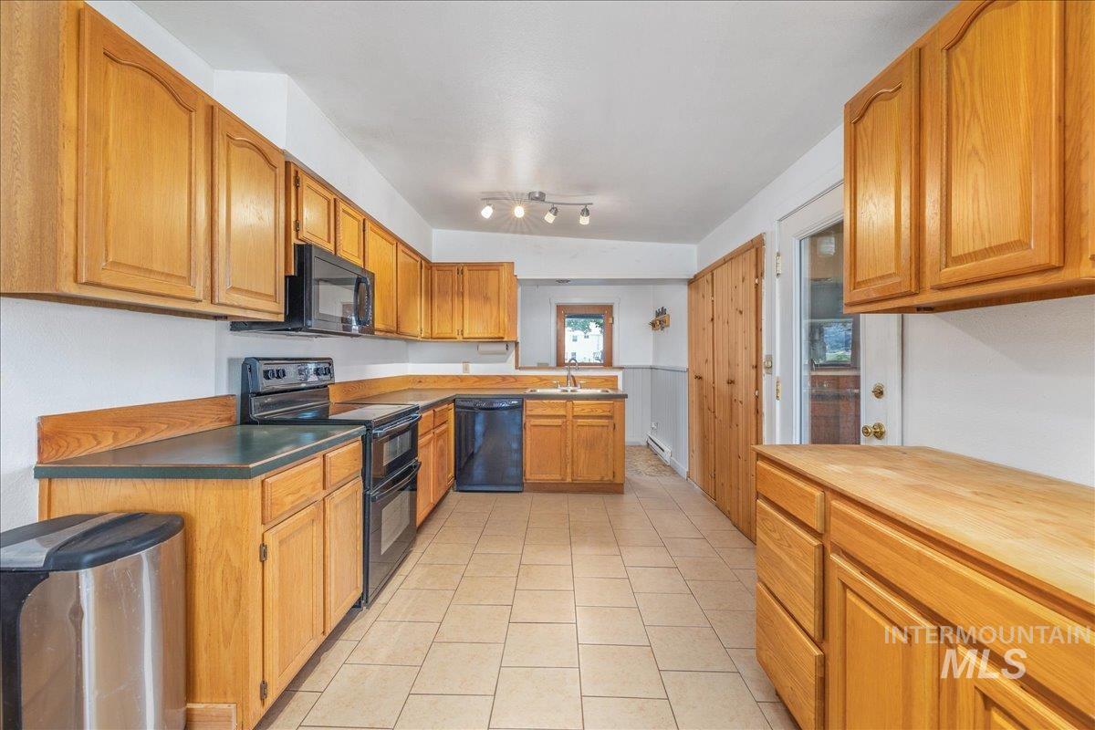 2525 S Johns Avenue, Emmett, Idaho 83617, 3 Bedrooms, 2 Bathrooms, Residential For Sale, Price $660,000, 98977343