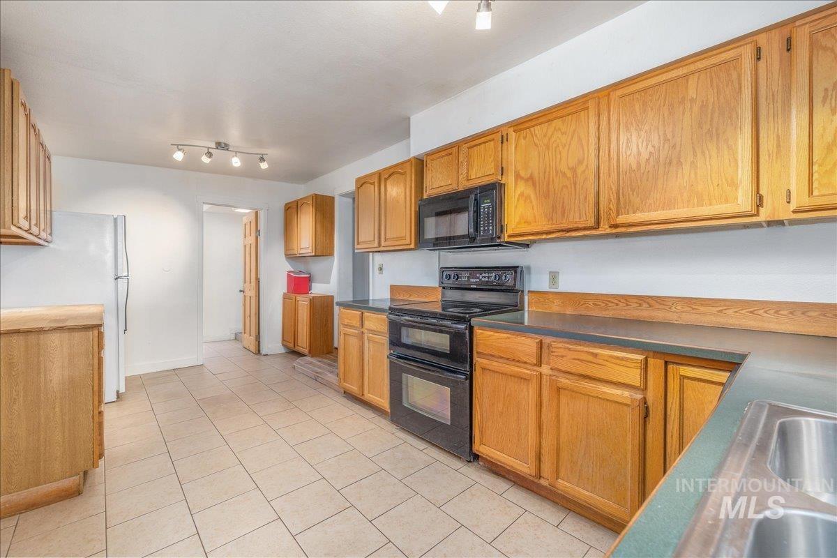 2525 S Johns Avenue, Emmett, Idaho 83617, 3 Bedrooms, 2 Bathrooms, Residential For Sale, Price $660,000, 98977343