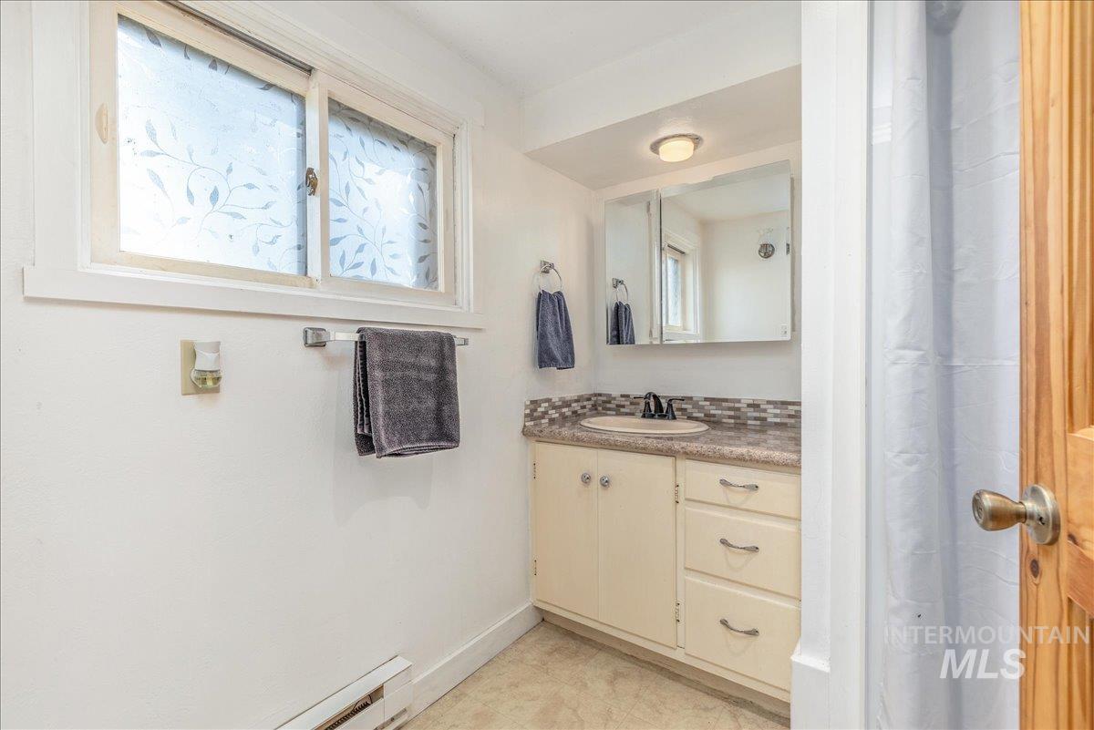 2525 S Johns Avenue, Emmett, Idaho 83617, 3 Bedrooms, 2 Bathrooms, Residential For Sale, Price $660,000, 98977343