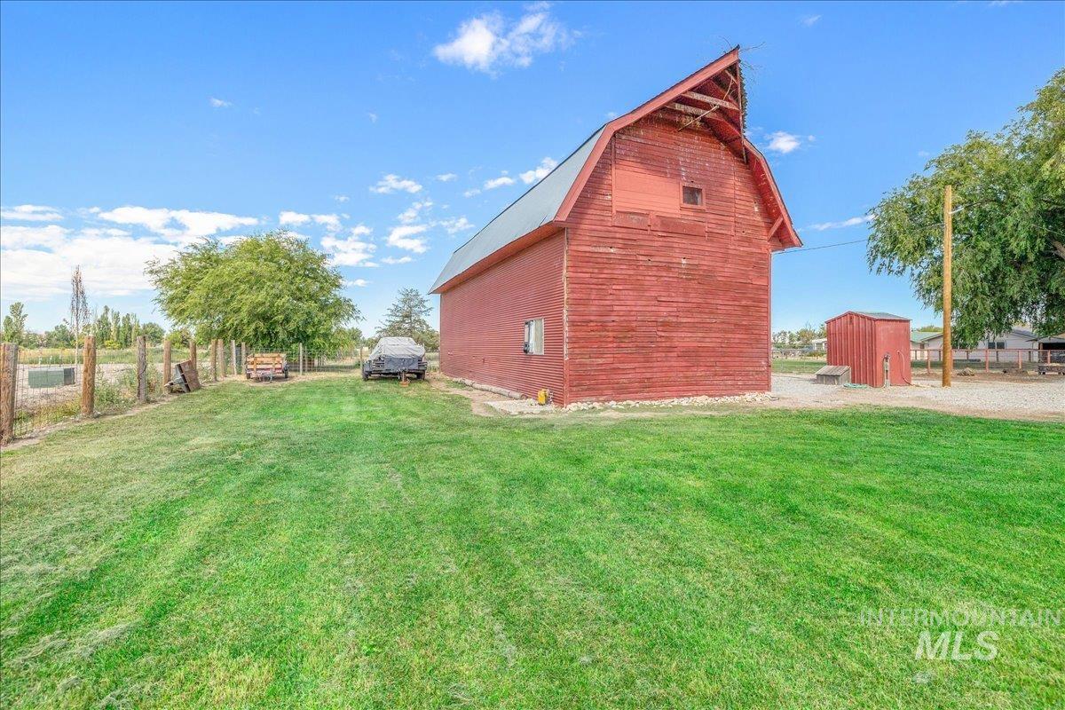 2525 S Johns Avenue, Emmett, Idaho 83617, 3 Bedrooms, 2 Bathrooms, Residential For Sale, Price $660,000, 98977343