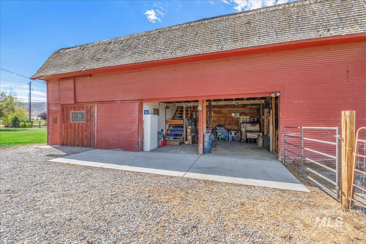 2525 S Johns Avenue, Emmett, Idaho 83617, 3 Bedrooms, 2 Bathrooms, Residential For Sale, Price $660,000, 98977343