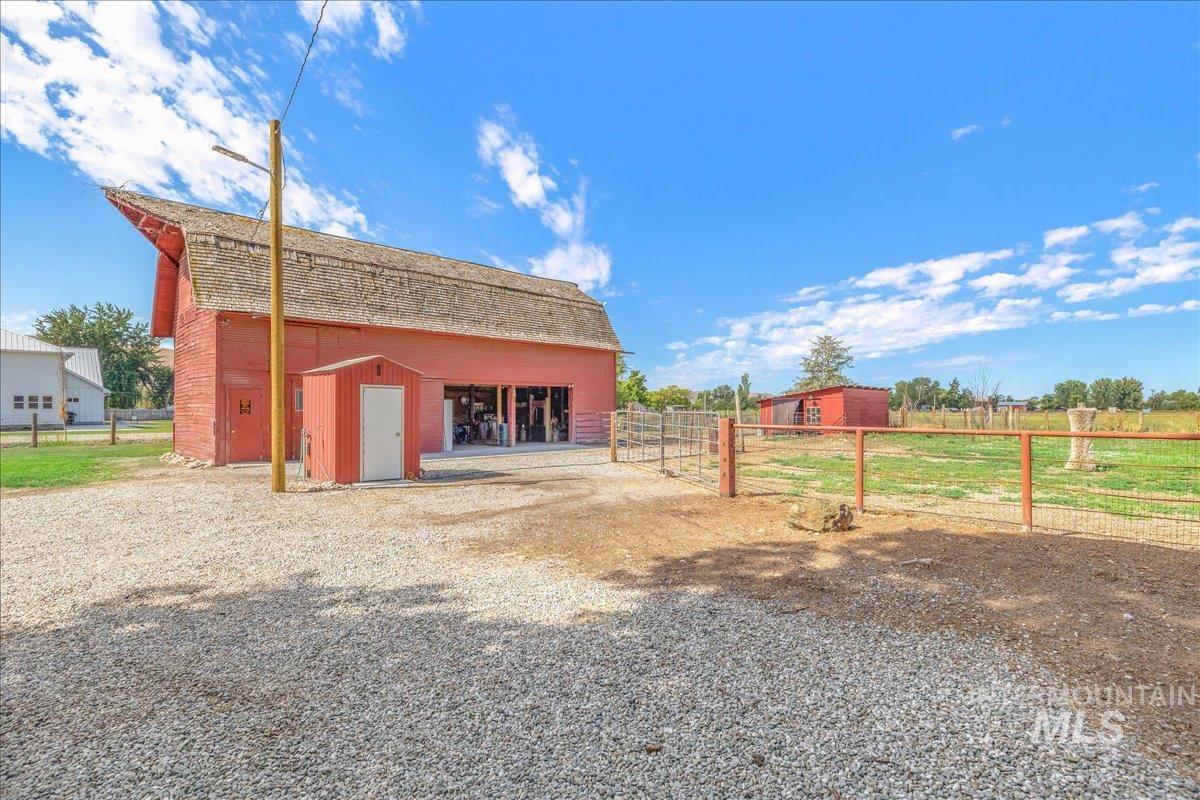 2525 S Johns Avenue, Emmett, Idaho 83617, 3 Bedrooms, 2 Bathrooms, Residential For Sale, Price $660,000, 98977343