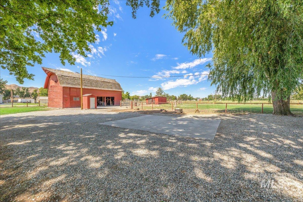 2525 S Johns Avenue, Emmett, Idaho 83617, 3 Bedrooms, 2 Bathrooms, Residential For Sale, Price $660,000, 98977343