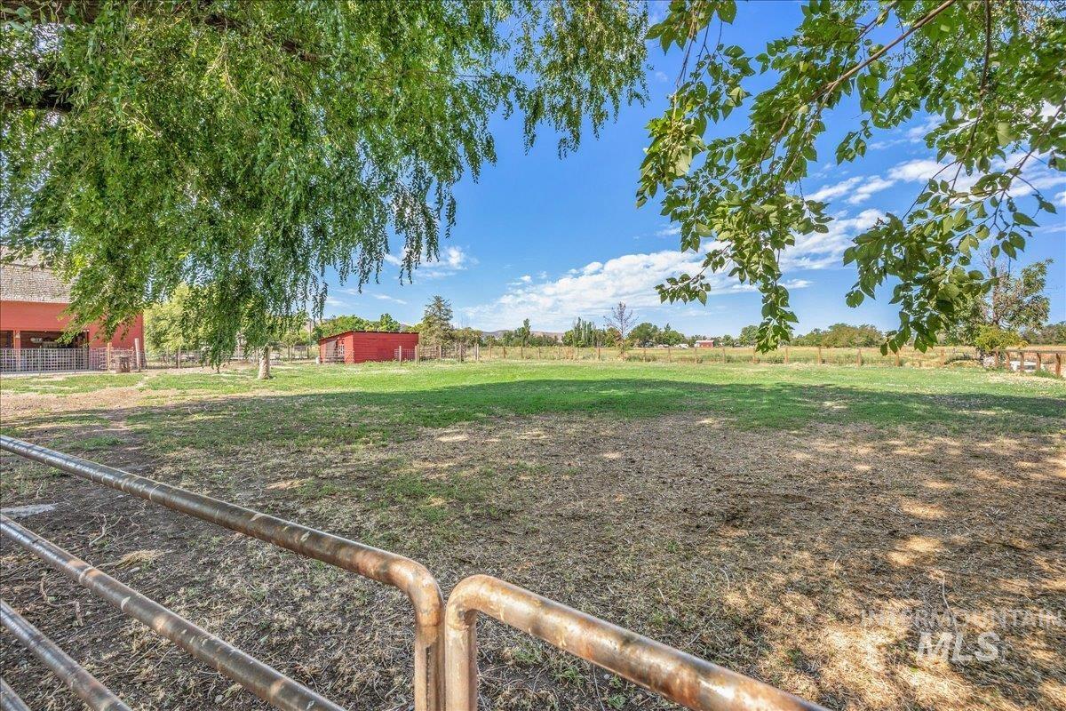 2525 S Johns Avenue, Emmett, Idaho 83617, 3 Bedrooms, 2 Bathrooms, Residential For Sale, Price $660,000, 98977343