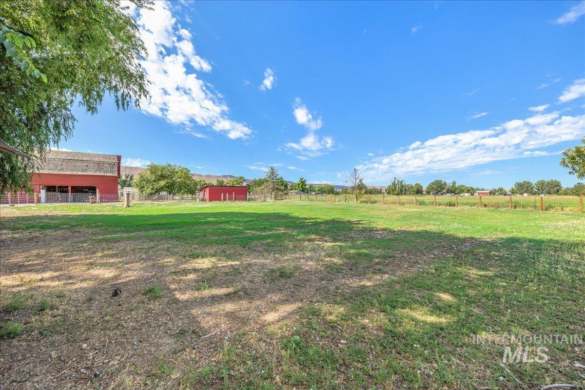 2525 S Johns Avenue, Emmett, Idaho 83617, 3 Bedrooms, 2 Bathrooms, Residential For Sale, Price $660,000, 98977343