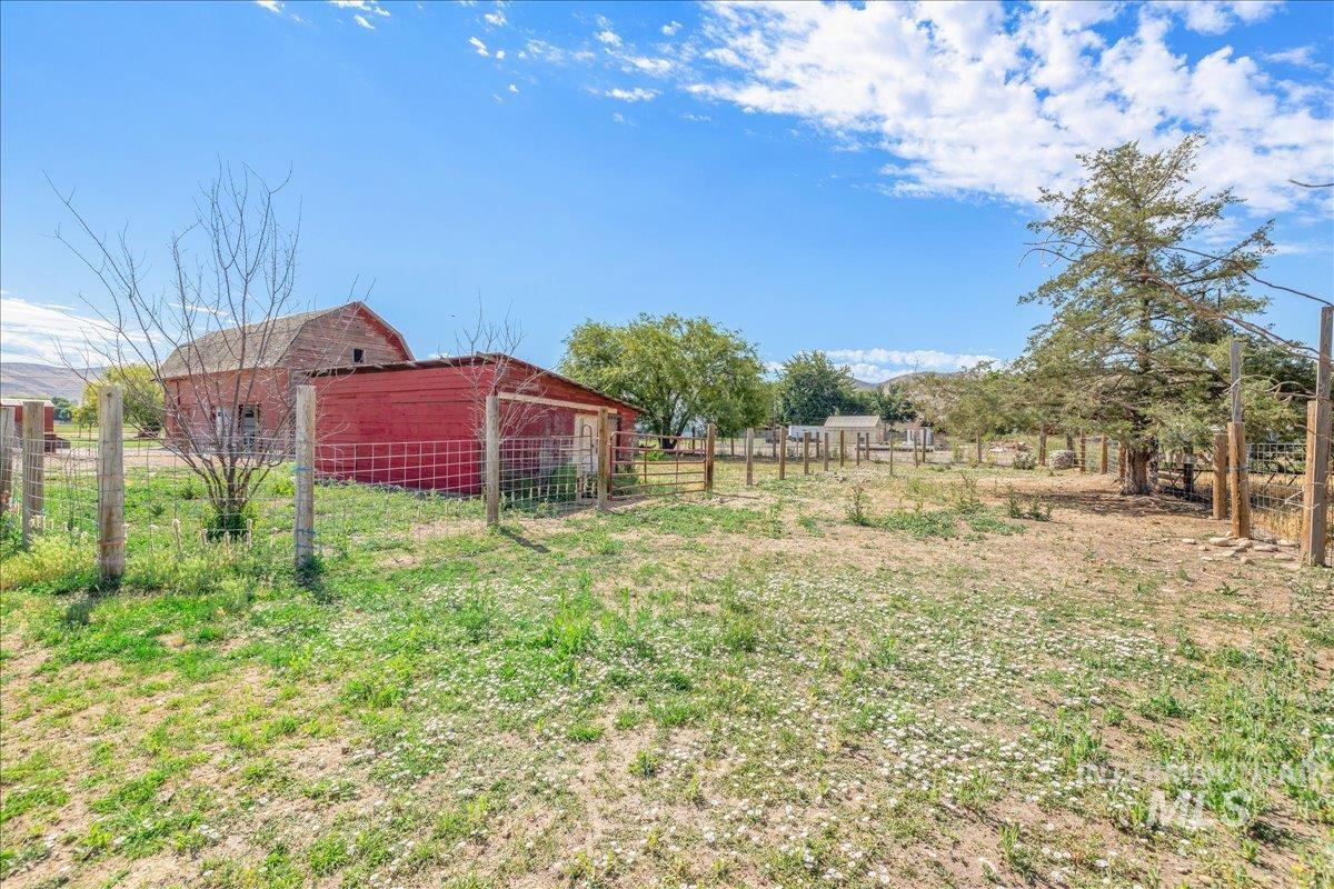 2525 S Johns Avenue, Emmett, Idaho 83617, 3 Bedrooms, 2 Bathrooms, Residential For Sale, Price $660,000, 98977343