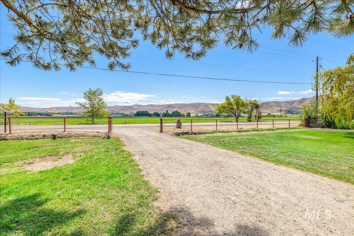 2525 S Johns Avenue, Emmett, Idaho 83617, 3 Bedrooms, 2 Bathrooms, Residential For Sale, Price $660,000, 98977343