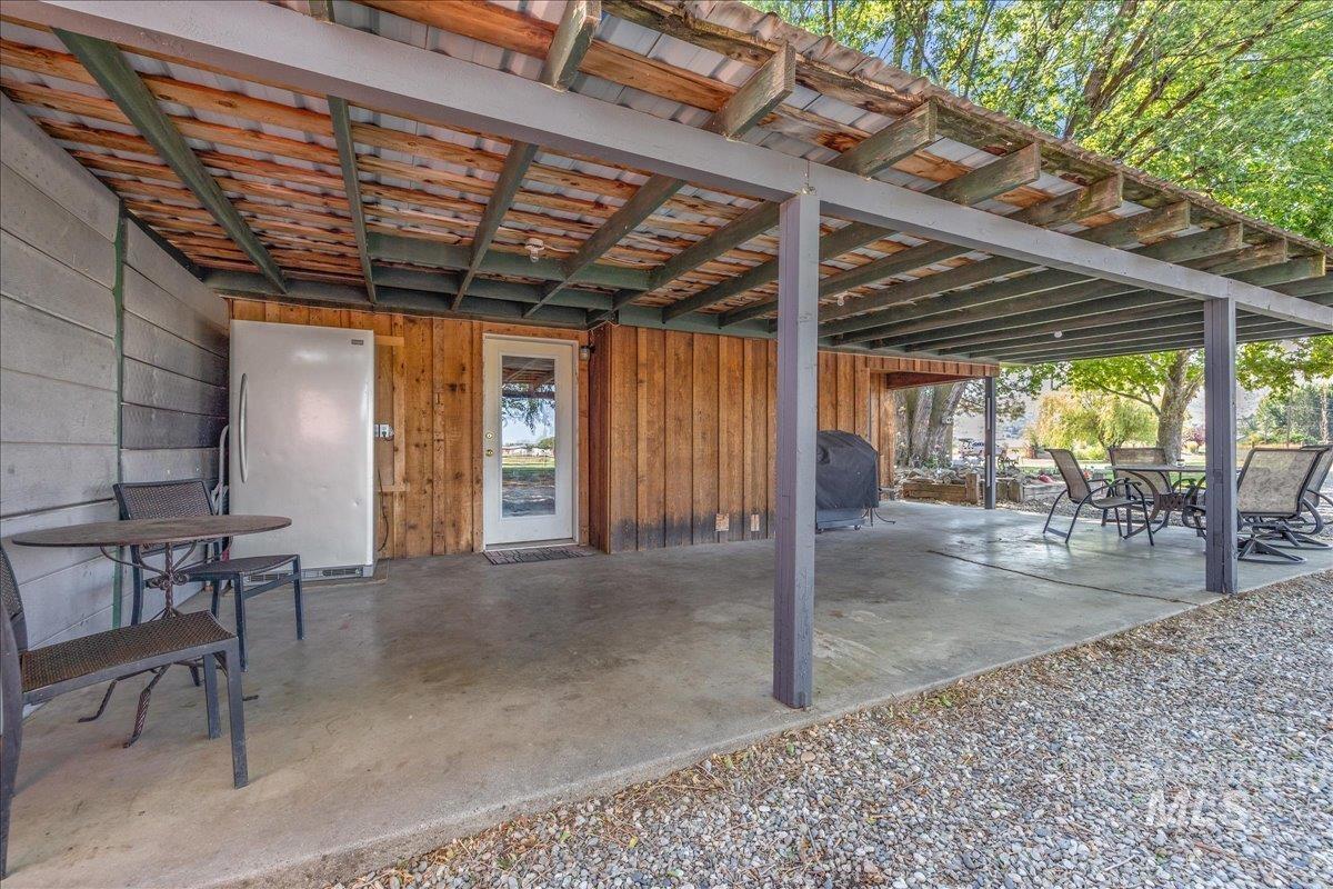 2525 S Johns Avenue, Emmett, Idaho 83617, 3 Bedrooms, 2 Bathrooms, Residential For Sale, Price $650,000, 98977343