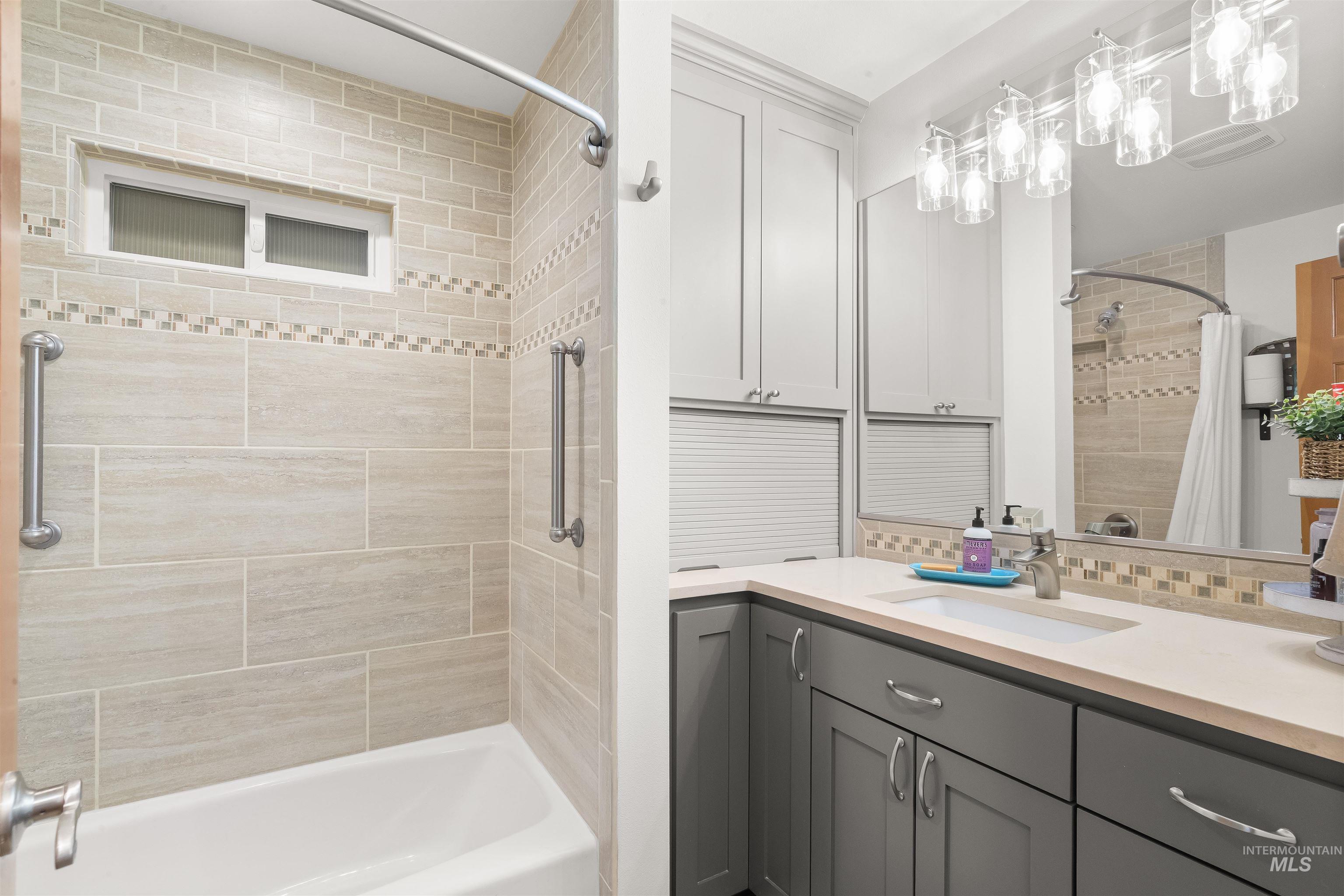 1744 & 1750 Valleyview Drive, Clarkston, Washington 99403, 5 Bedrooms, 3.5 Bathrooms, Residential For Sale, Price $898,000, 98977344