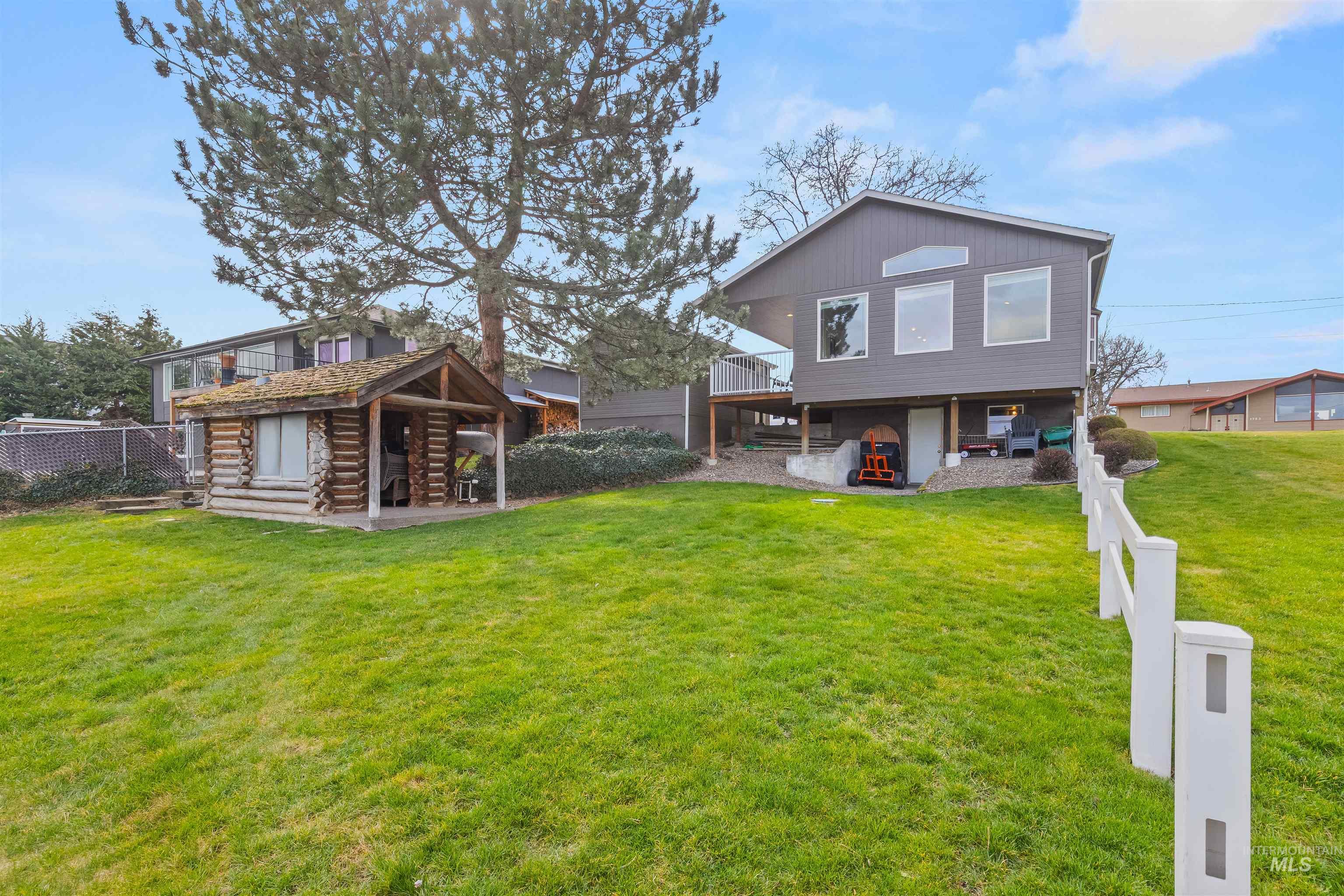 1744 & 1750 Valleyview Drive, Clarkston, Washington 99403, 5 Bedrooms, 3.5 Bathrooms, Residential For Sale, Price $898,000, 98977344