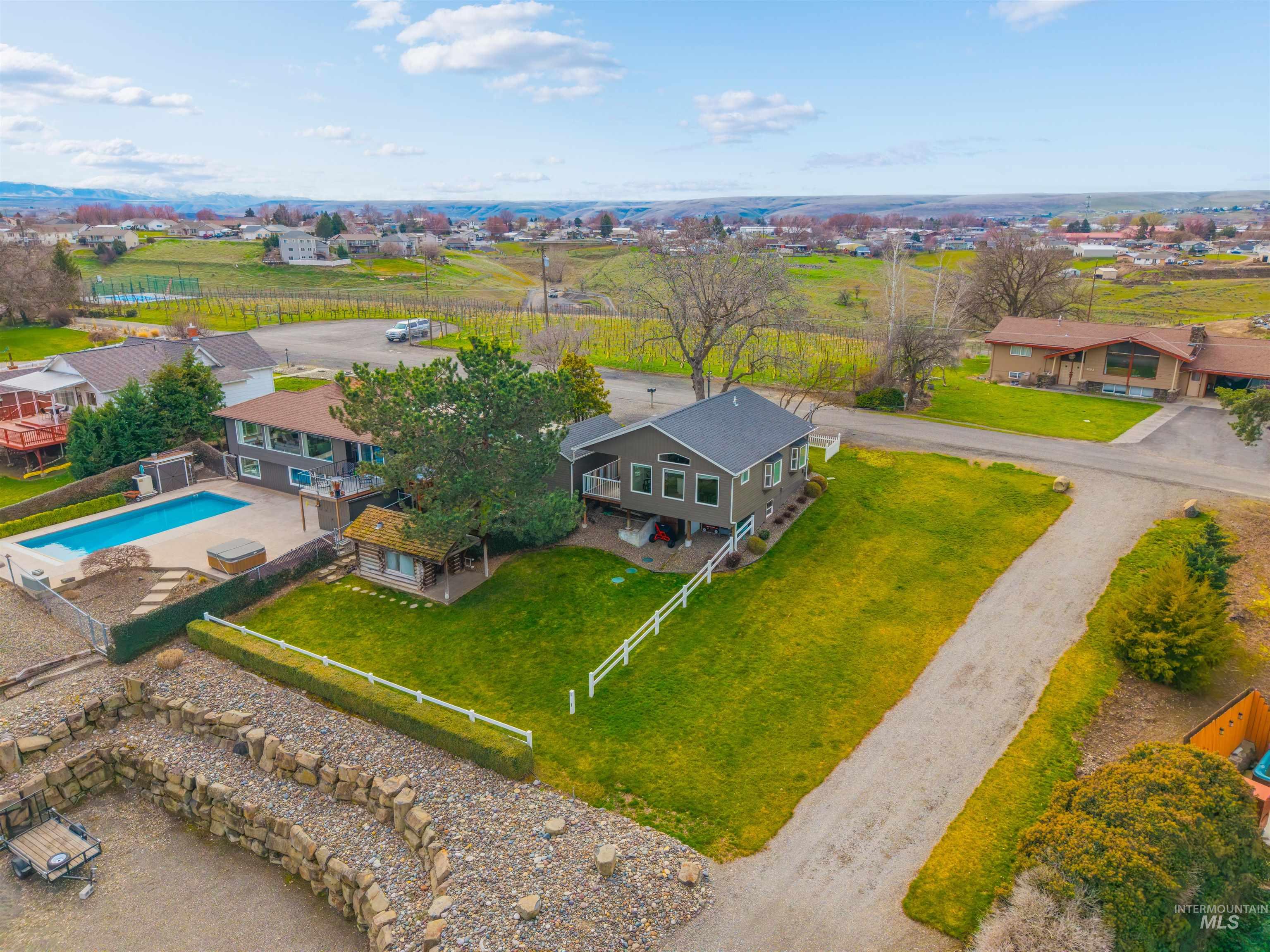 1744 & 1750 Valleyview Drive, Clarkston, Washington 99403, 5 Bedrooms, 3.5 Bathrooms, Residential For Sale, Price $898,000, 98977344