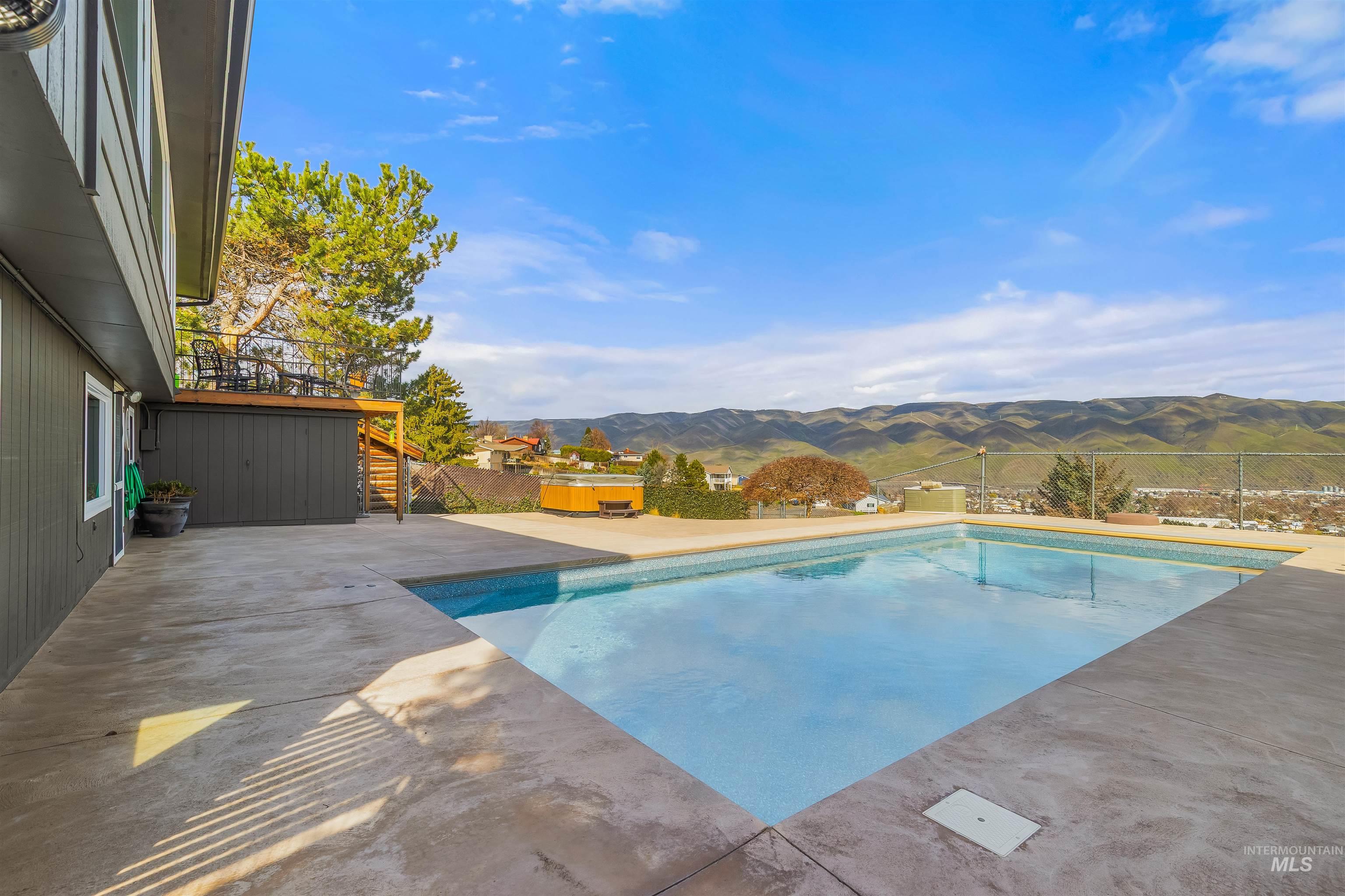 1744 & 1750 Valleyview Drive, Clarkston, Washington 99403, 5 Bedrooms, 3.5 Bathrooms, Residential For Sale, Price $898,000, 98977344