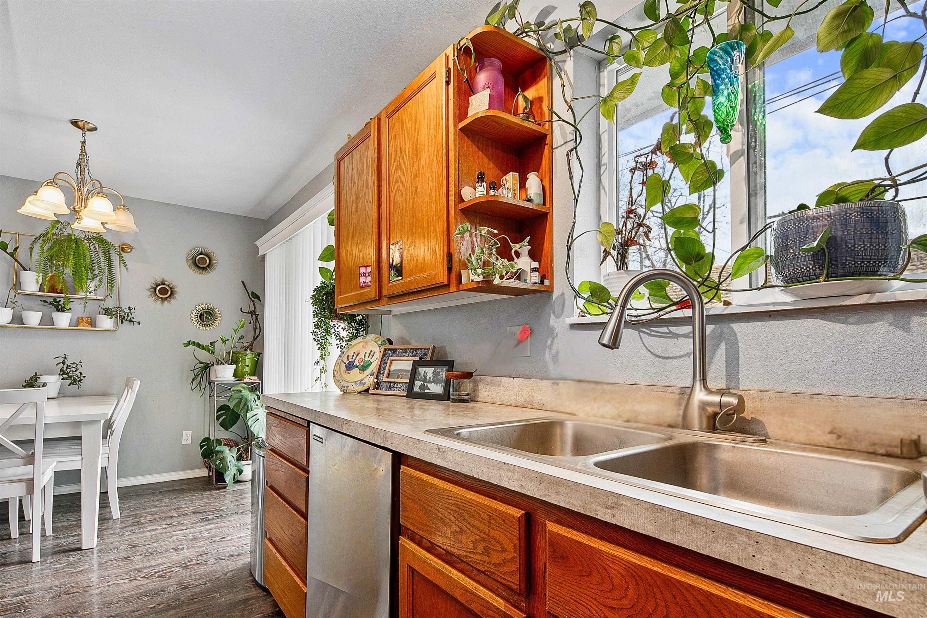 3919 W Garnet St, Boise, Idaho 83703, 2 Bedrooms, 1 Bathroom, Residential Income For Sale, Price $1,200,000, 98977348