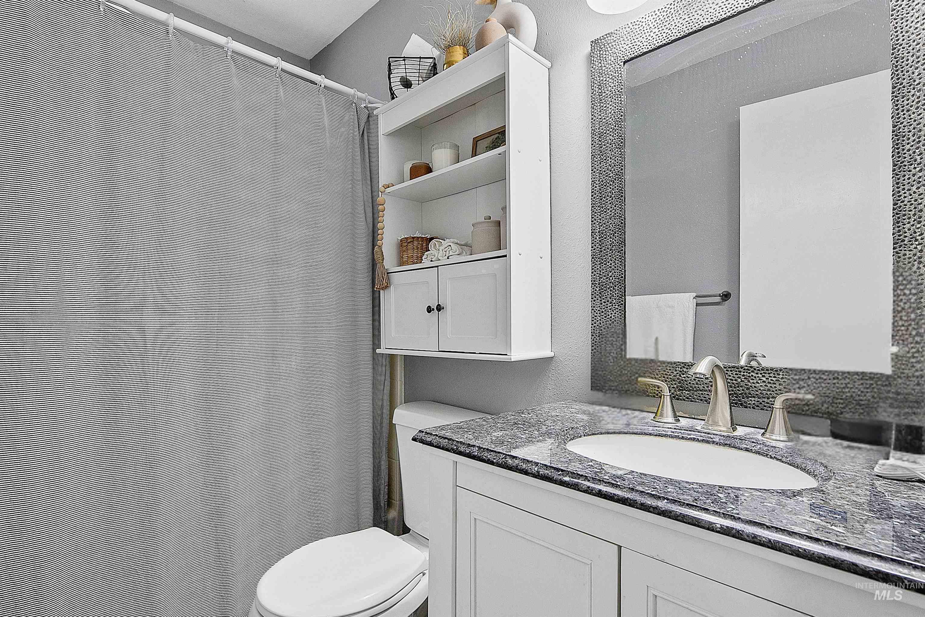 3919 W Garnet St, Boise, Idaho 83703, 2 Bedrooms, 1 Bathroom, Residential Income For Sale, Price $1,200,000, 98977348