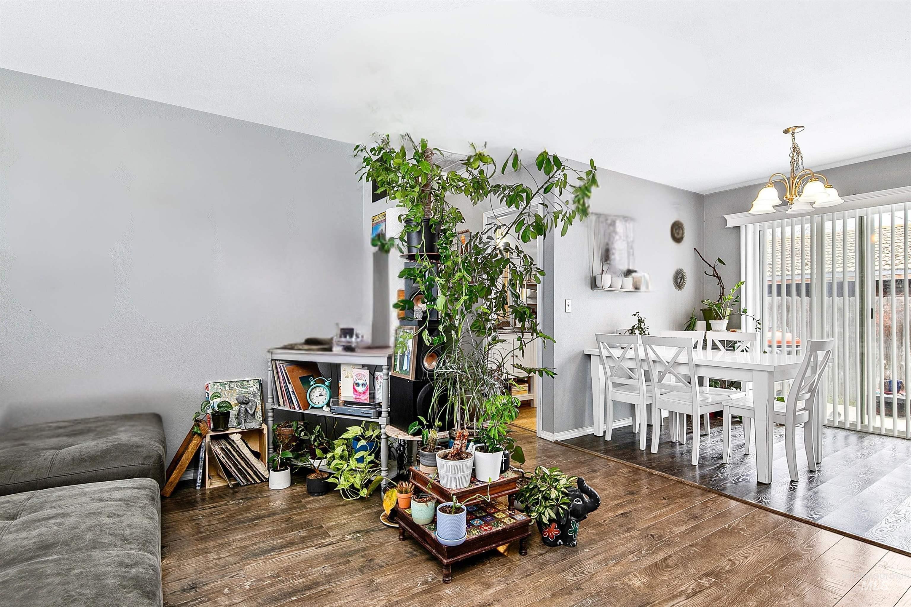 3919 W Garnet St, Boise, Idaho 83703, 2 Bedrooms, 1 Bathroom, Residential Income For Sale, Price $1,200,000, 98977348