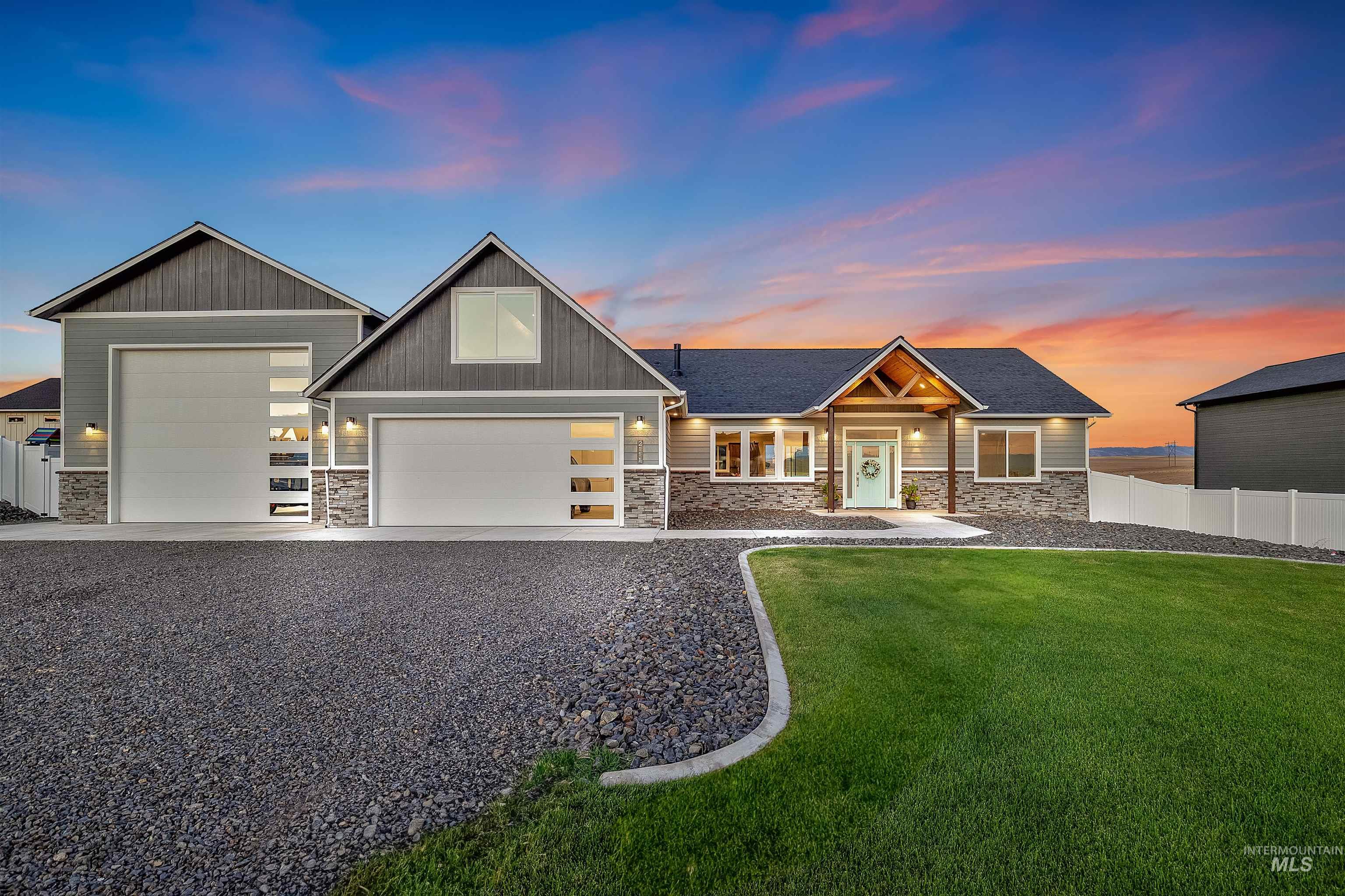 2111 Vinifera Blvd, Lewiston, Idaho 83501-6253, 3 Bedrooms, 2 Bathrooms, Residential For Sale, Price $979,000, 98977350
