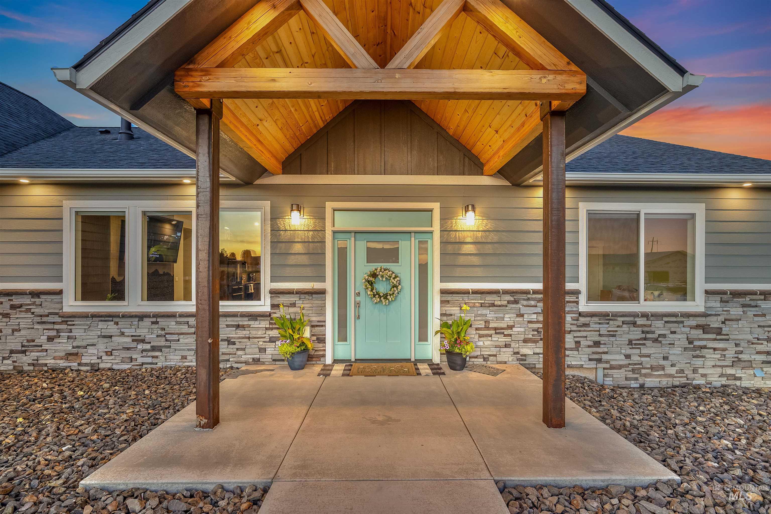 2111 Vinifera Blvd, Lewiston, Idaho 83501-6253, 3 Bedrooms, 2 Bathrooms, Residential For Sale, Price $979,000, 98977350