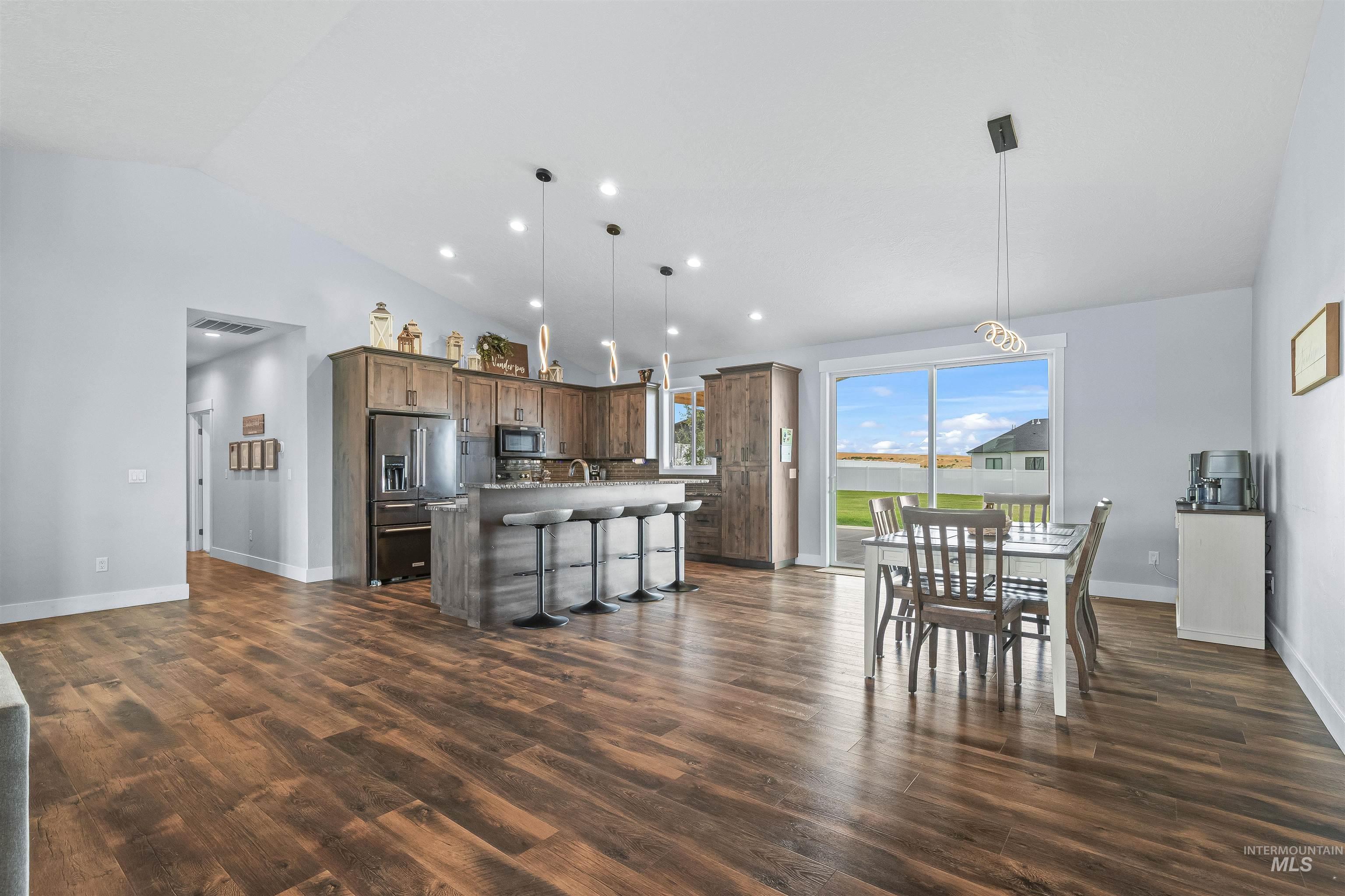 2111 Vinifera Blvd, Lewiston, Idaho 83501-6253, 3 Bedrooms, 2 Bathrooms, Residential For Sale, Price $979,000, 98977350