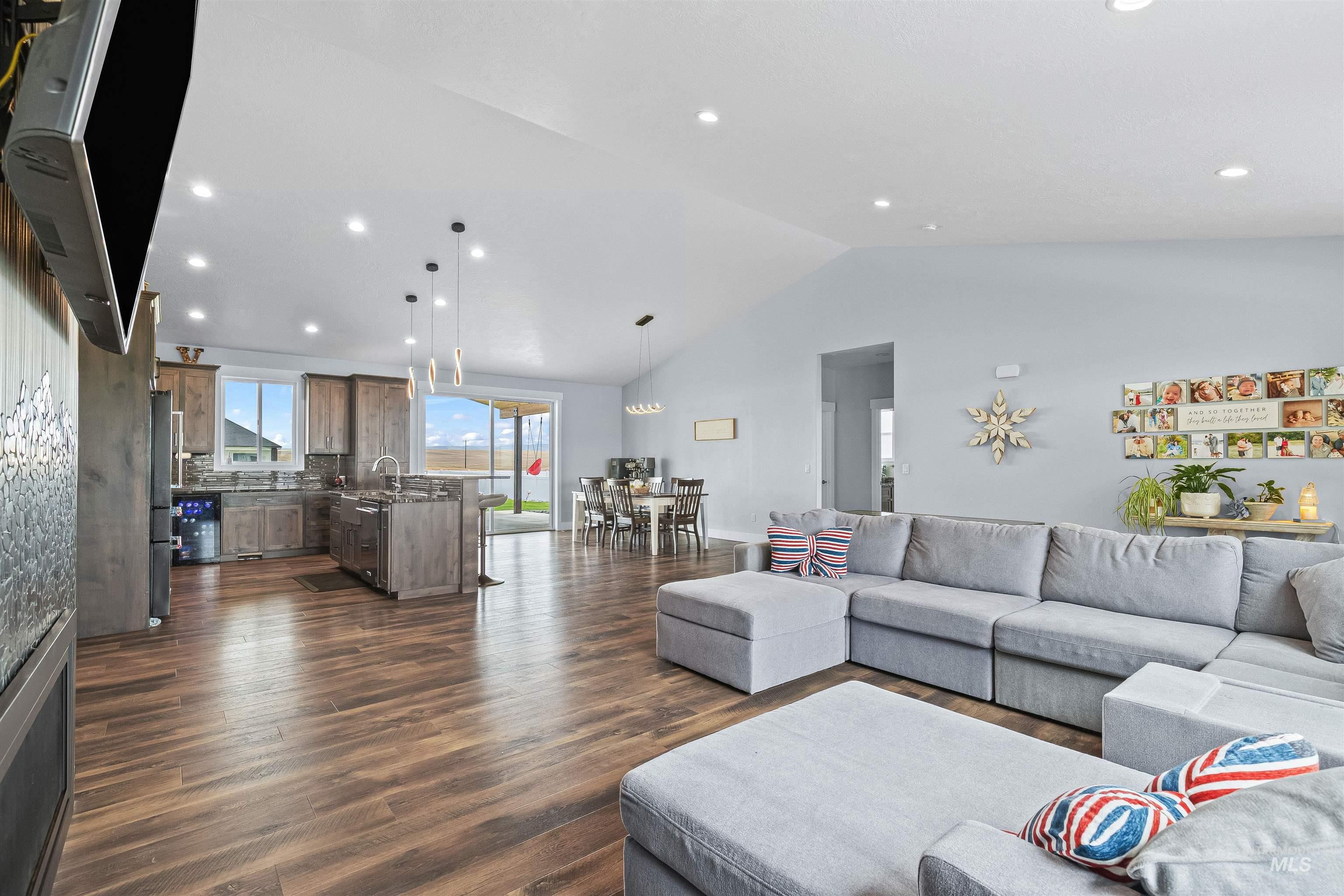 2111 Vinifera Blvd, Lewiston, Idaho 83501-6253, 3 Bedrooms, 2 Bathrooms, Residential For Sale, Price $979,000, 98977350