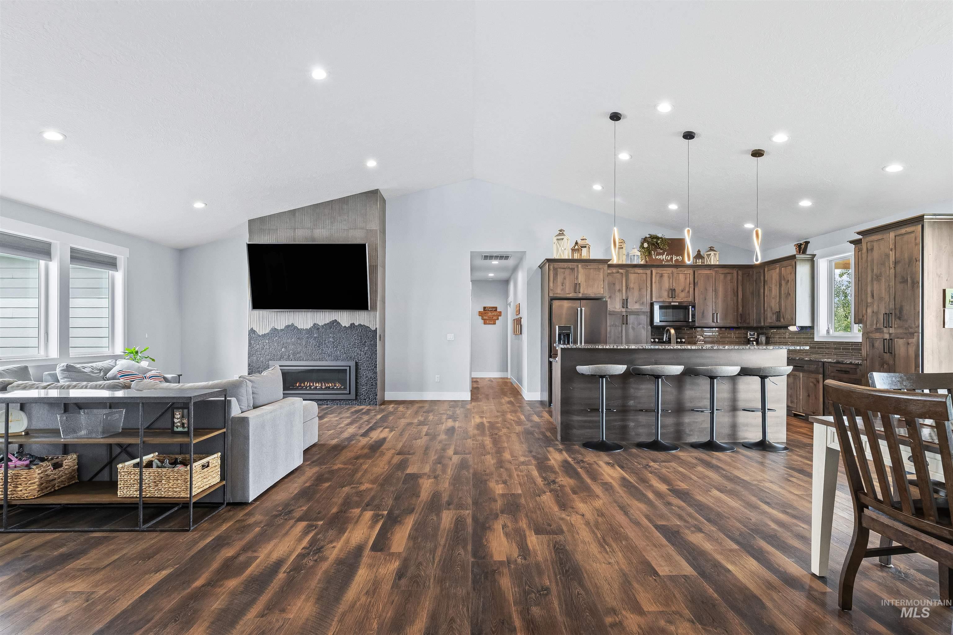 2111 Vinifera Blvd, Lewiston, Idaho 83501-6253, 3 Bedrooms, 2 Bathrooms, Residential For Sale, Price $979,000, 98977350