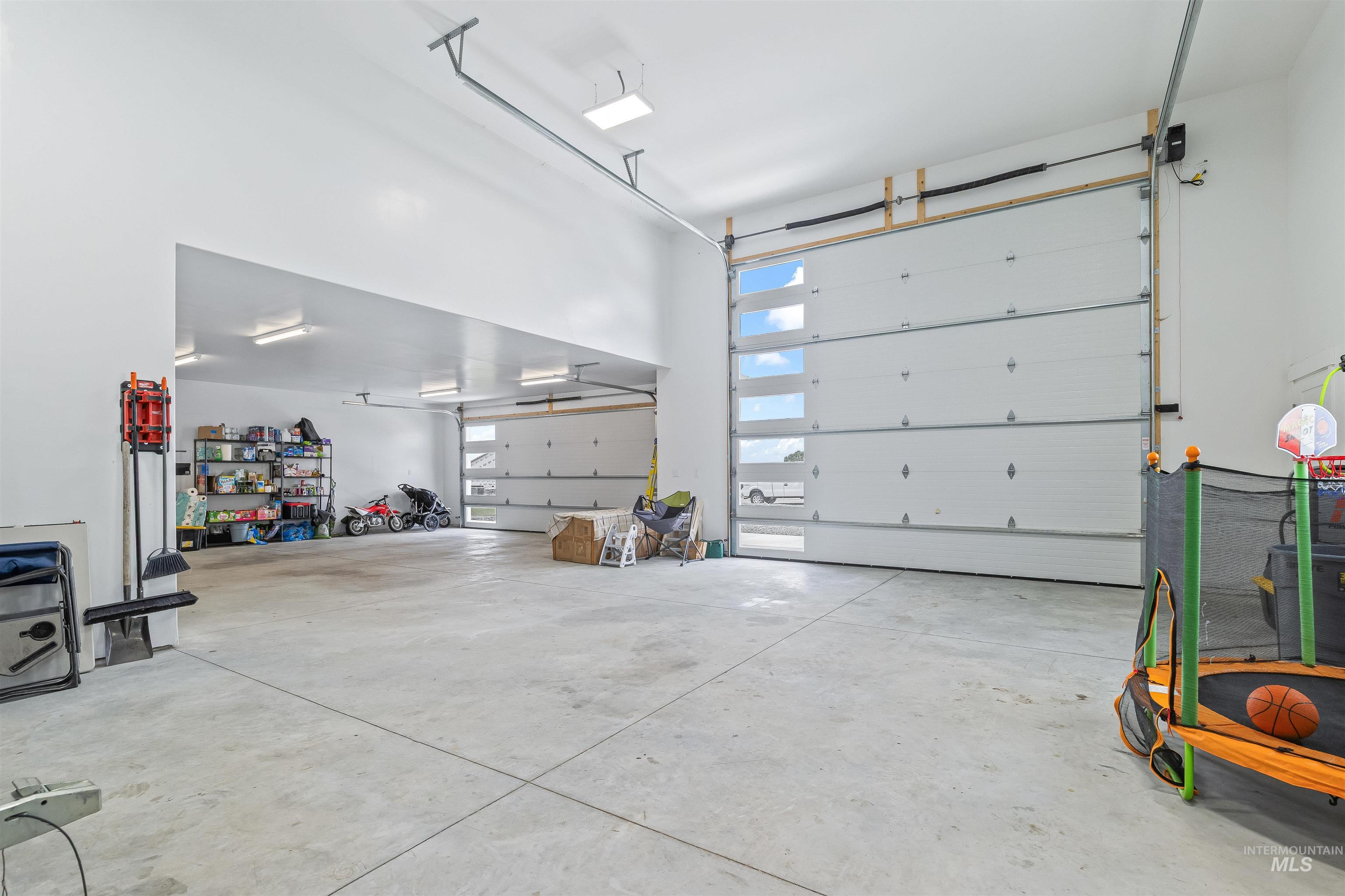 2111 Vinifera Blvd, Lewiston, Idaho 83501-6253, 3 Bedrooms, 2 Bathrooms, Residential For Sale, Price $979,000, 98977350