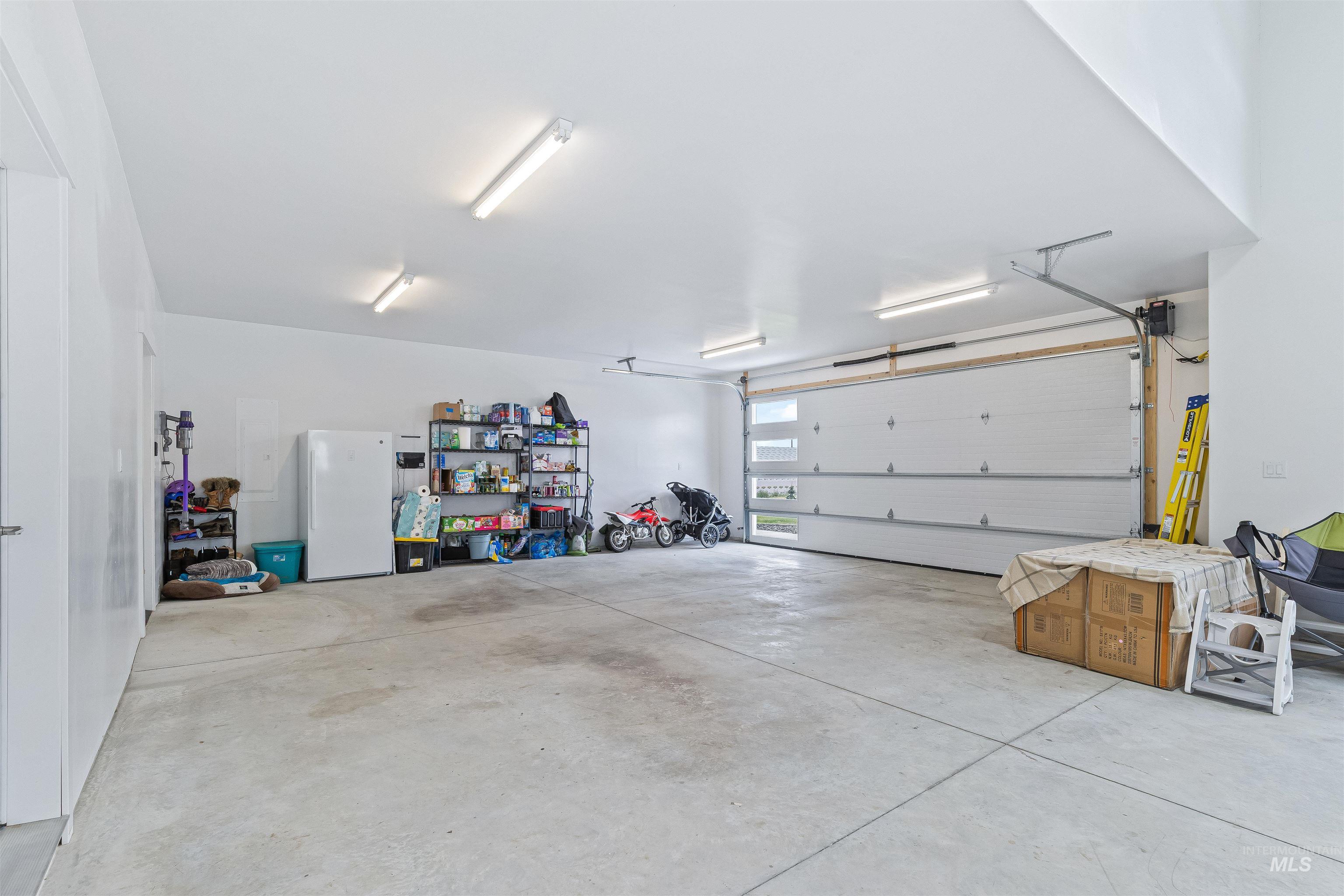 2111 Vinifera Blvd, Lewiston, Idaho 83501-6253, 3 Bedrooms, 2 Bathrooms, Residential For Sale, Price $979,000, 98977350