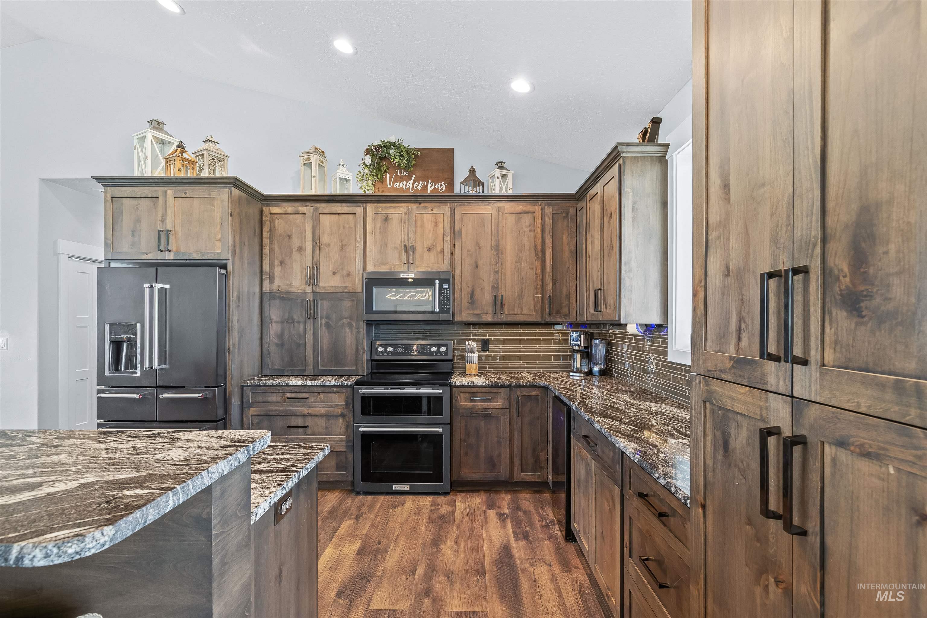 2111 Vinifera Blvd, Lewiston, Idaho 83501-6253, 3 Bedrooms, 2 Bathrooms, Residential For Sale, Price $979,000, 98977350