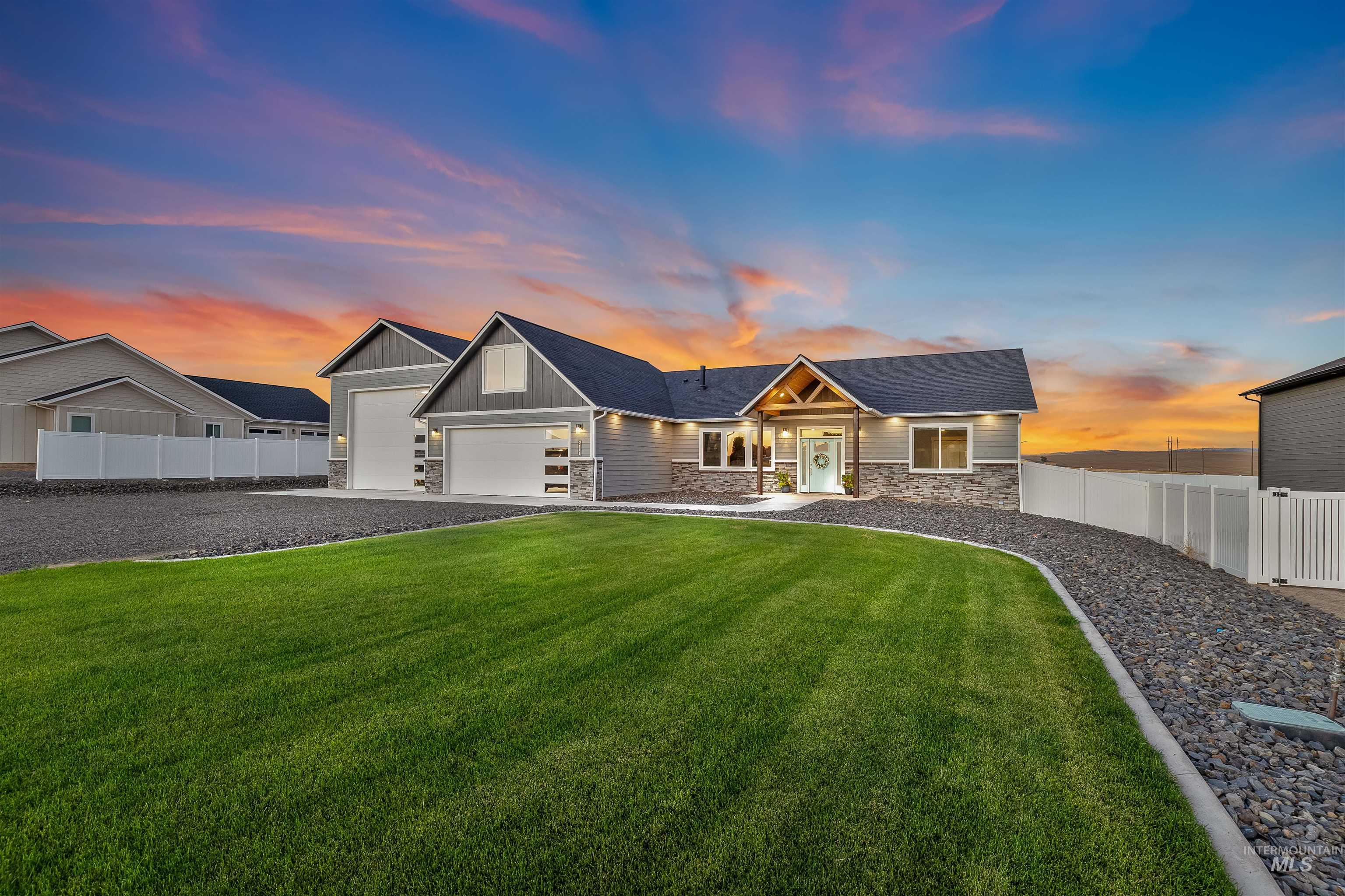 2111 Vinifera Blvd, Lewiston, Idaho 83501-6253, 3 Bedrooms, 2 Bathrooms, Residential For Sale, Price $979,000, 98977350