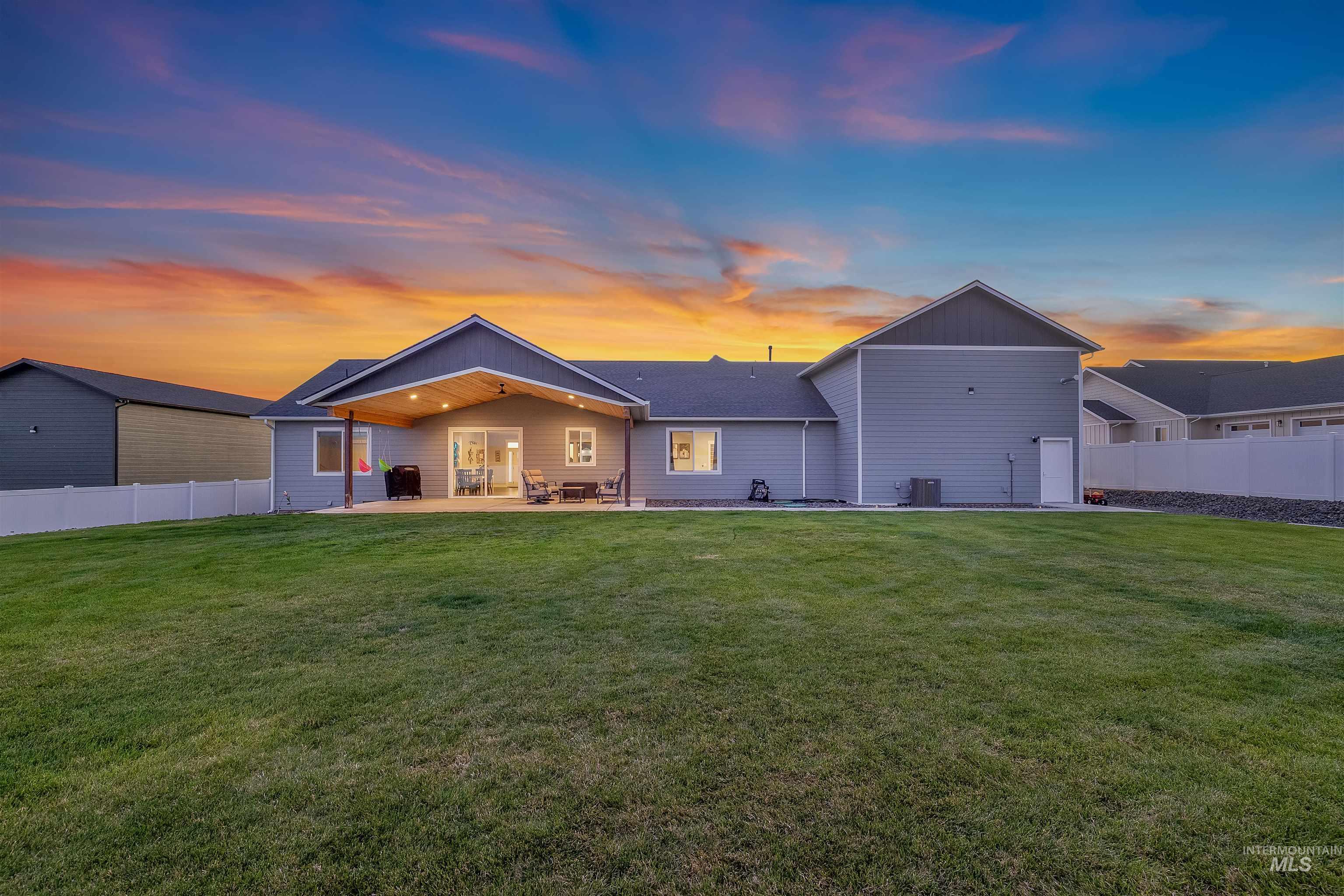 2111 Vinifera Blvd, Lewiston, Idaho 83501-6253, 3 Bedrooms, 2 Bathrooms, Residential For Sale, Price $979,000, 98977350