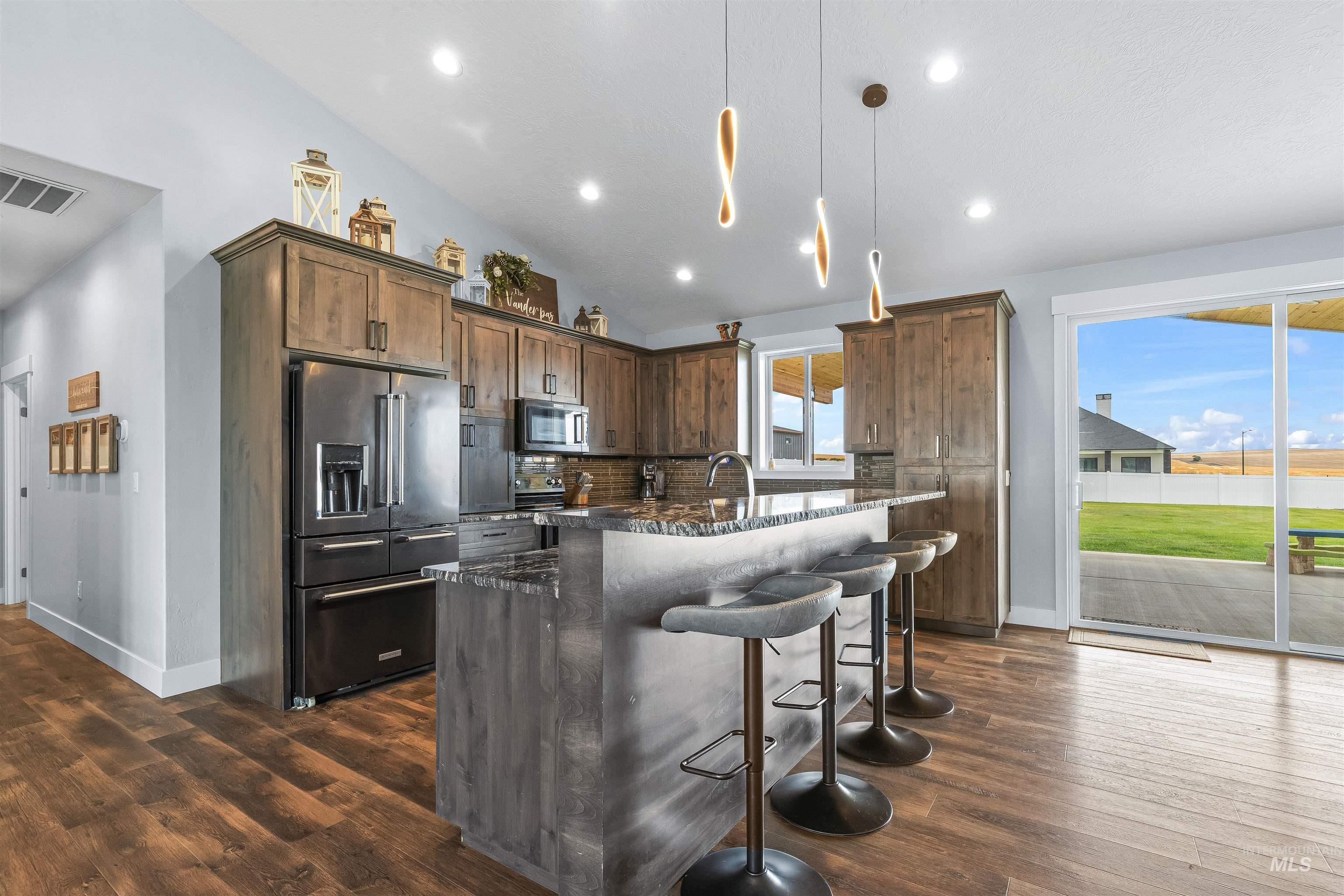 2111 Vinifera Blvd, Lewiston, Idaho 83501-6253, 3 Bedrooms, 2 Bathrooms, Residential For Sale, Price $979,000, 98977350