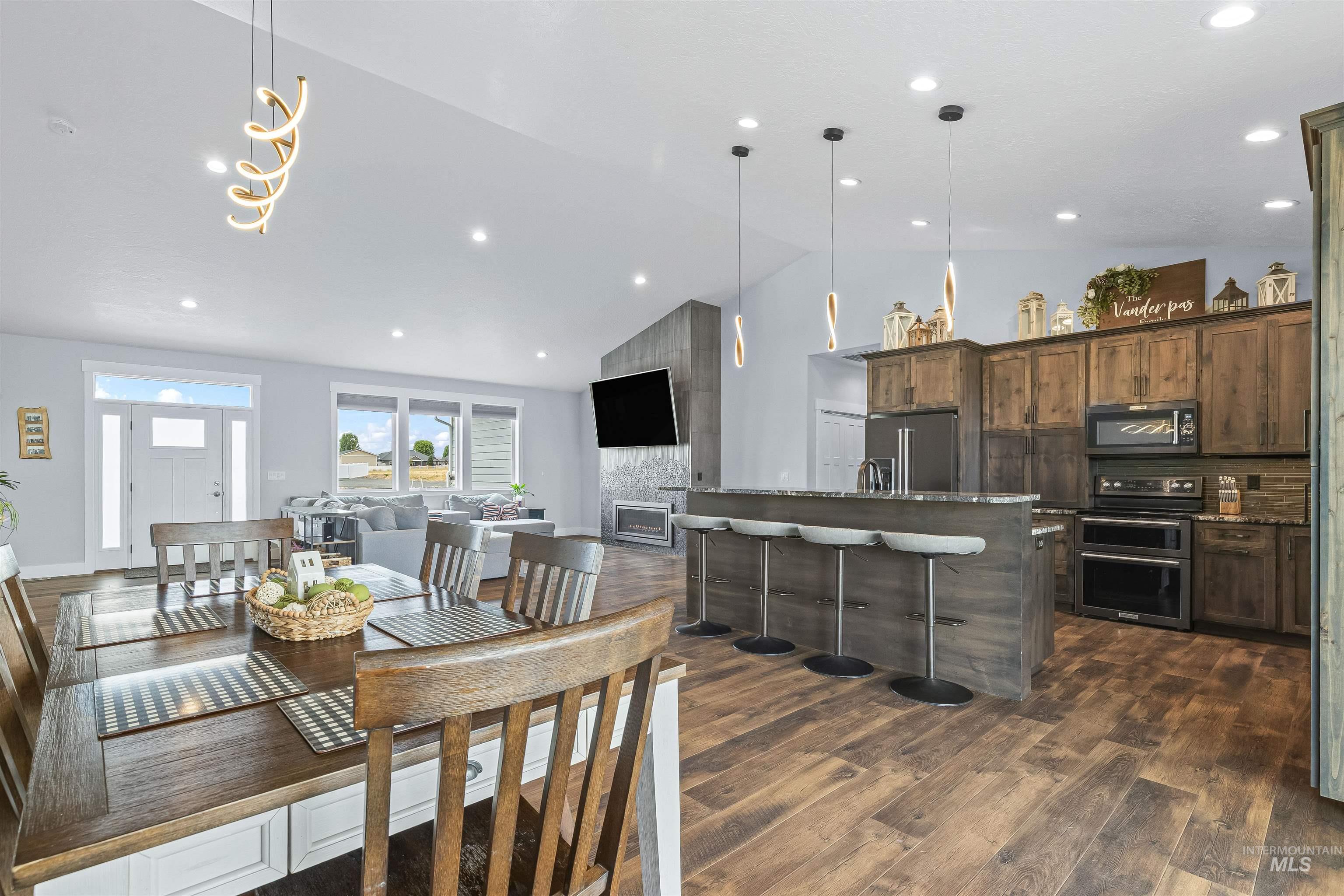 2111 Vinifera Blvd, Lewiston, Idaho 83501-6253, 3 Bedrooms, 2 Bathrooms, Residential For Sale, Price $979,000, 98977350