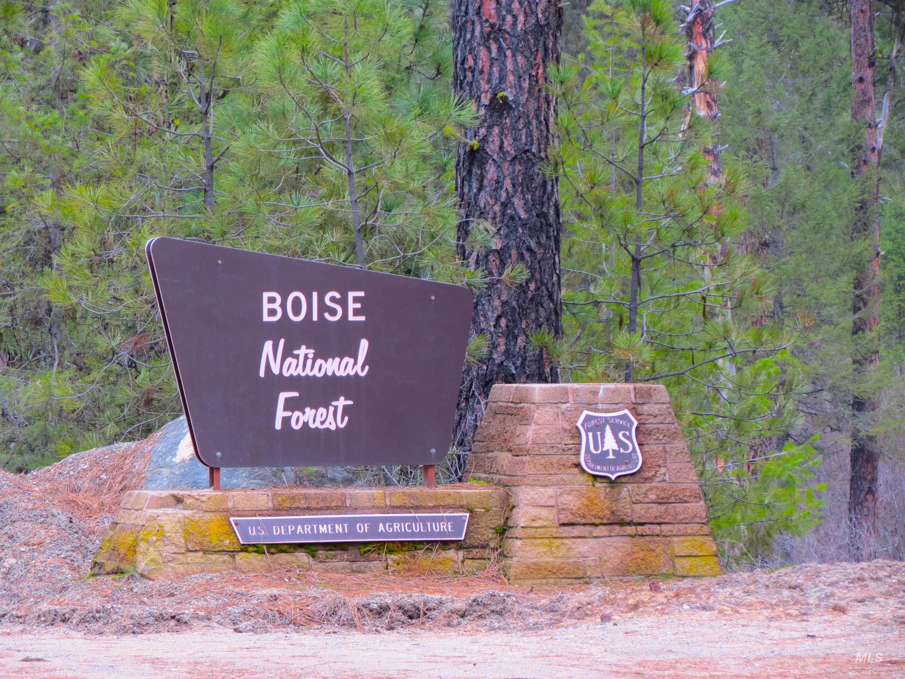 918 Middlefork Rd., Garden Valley, Idaho 83622, 2 Bedrooms, 1 Bathroom, Residential For Sale, Price $325,000,MLS 98977357