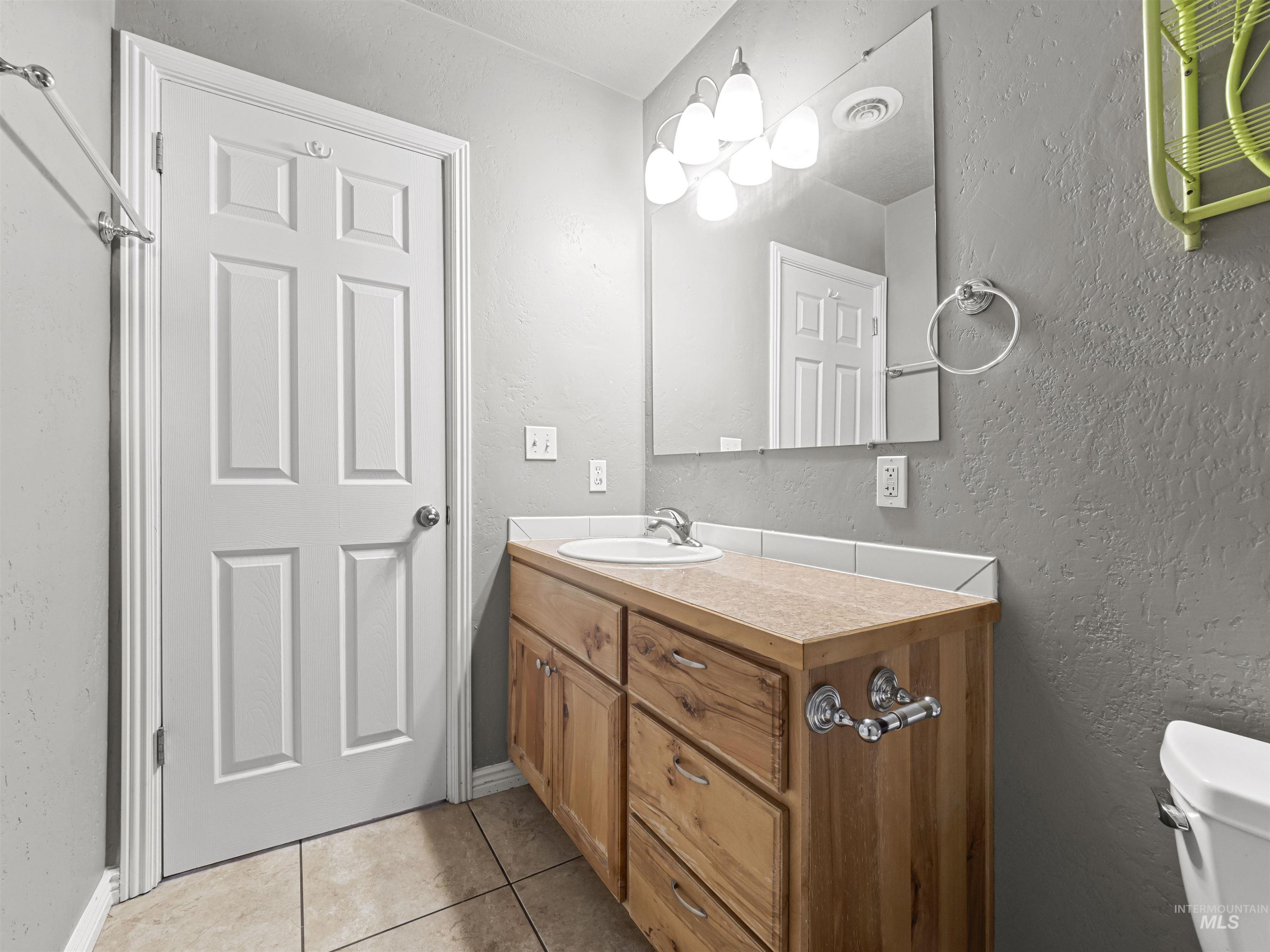 3500 W Overland Road, Boise, Idaho 83705, 5 Bedrooms, Business/Commercial For Sale, Price $569,900, 98977358