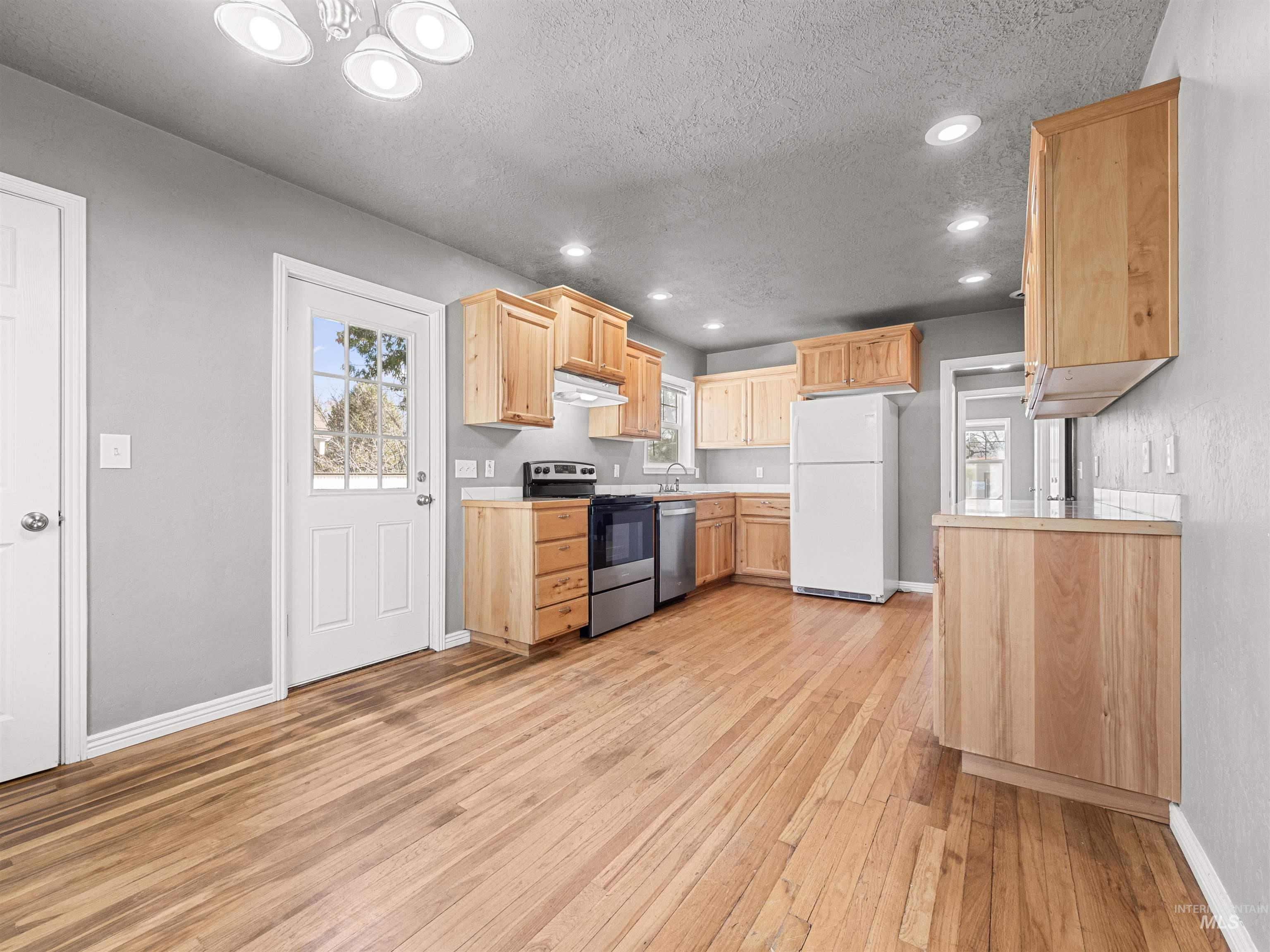 3500 W Overland Road, Boise, Idaho 83705, 5 Bedrooms, Business/Commercial For Sale, Price $569,900, 98977358