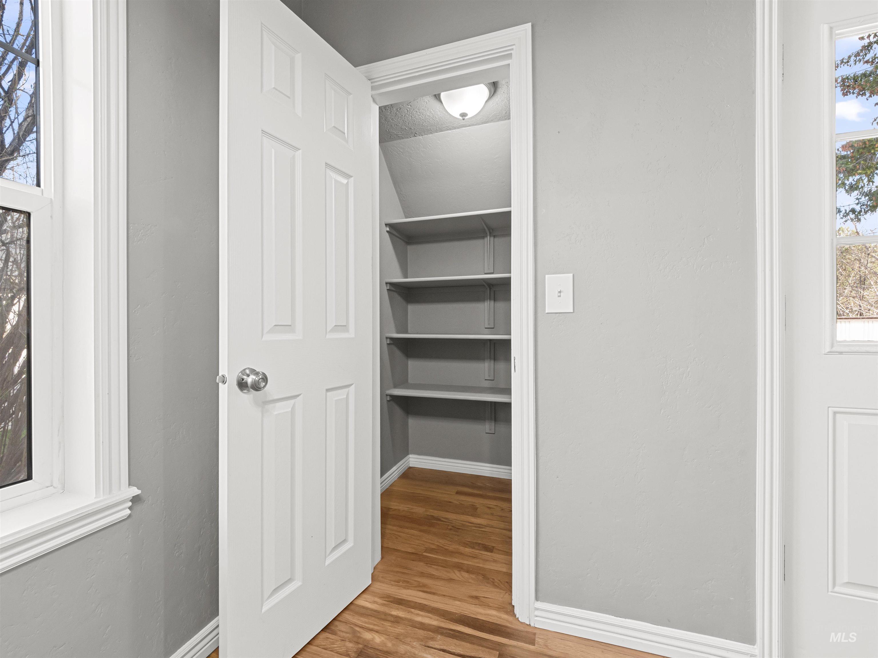 3500 W Overland Road, Boise, Idaho 83705, 5 Bedrooms, Business/Commercial For Sale, Price $569,900, 98977358