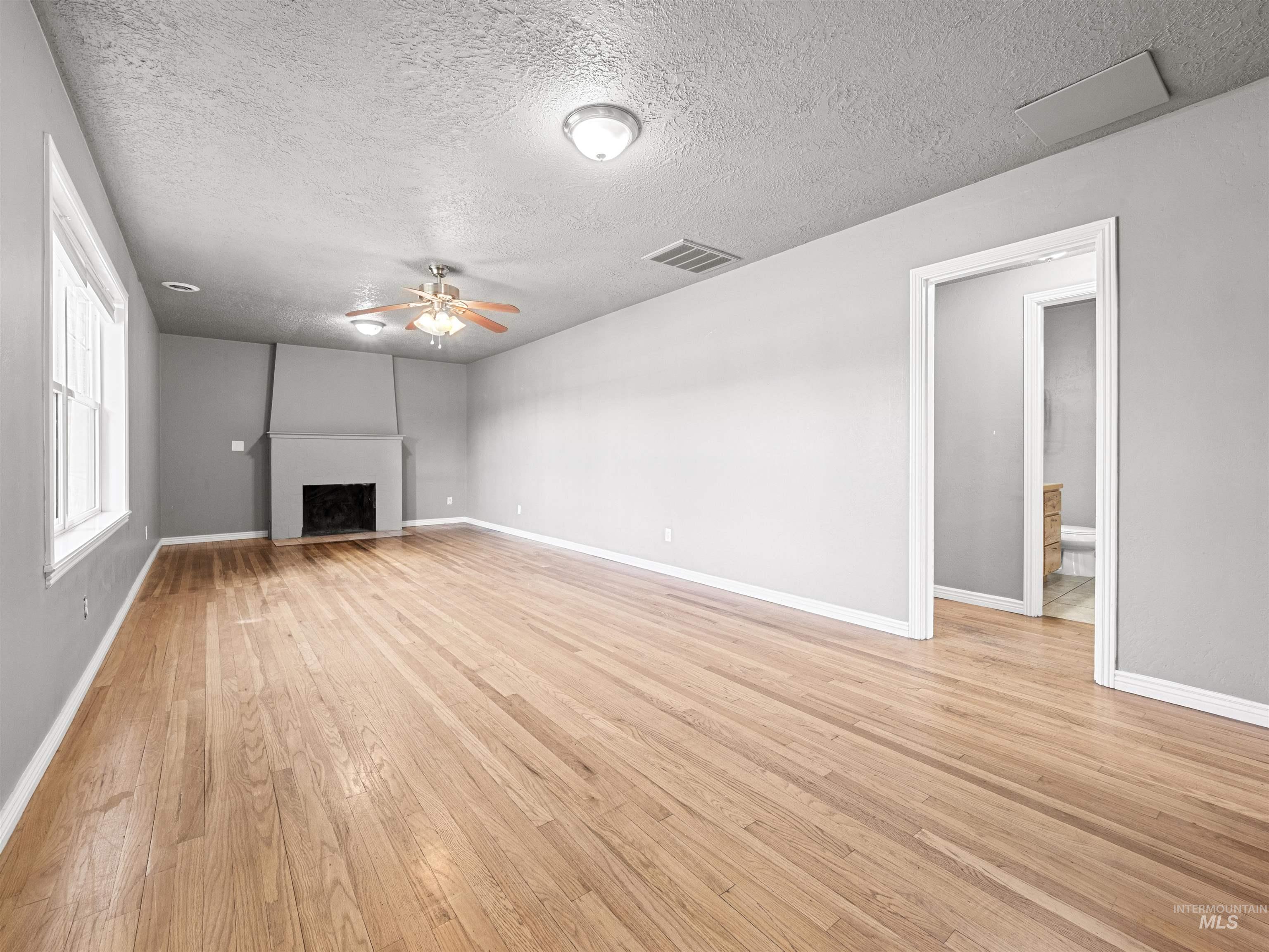 3500 W Overland Road, Boise, Idaho 83705, 5 Bedrooms, Business/Commercial For Sale, Price $569,900, 98977358