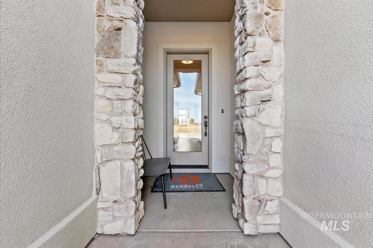 11452 S Saylis Pl, Kuna, Idaho 83634, 3 Bedrooms, 2.5 Bathrooms, Residential For Sale, Price $719,900, 98977365