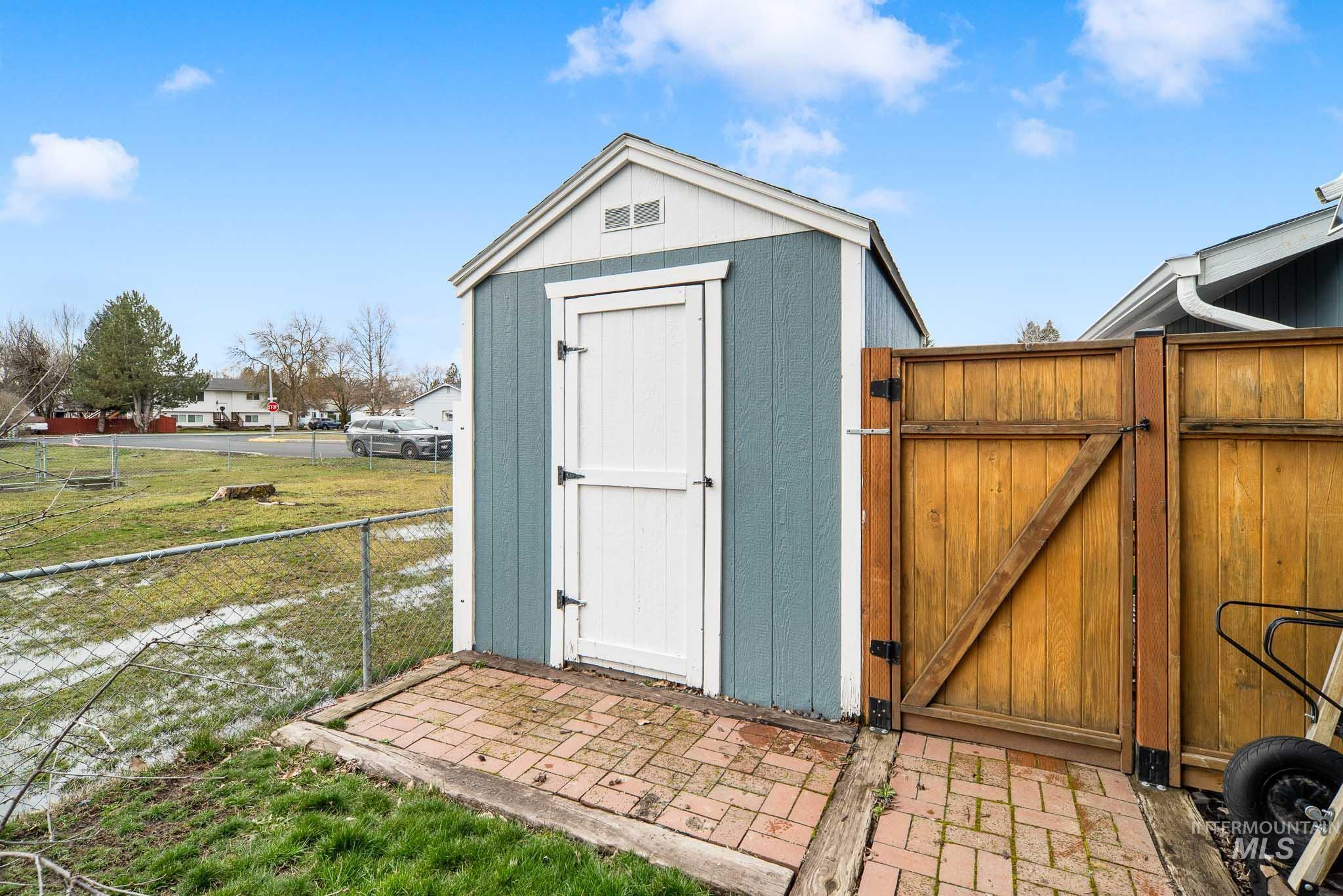 814 Valley View Dr., Moscow, Idaho 83843, 4 Bedrooms, 2 Bathrooms, Residential For Sale, Price $515,000,MLS 98977366