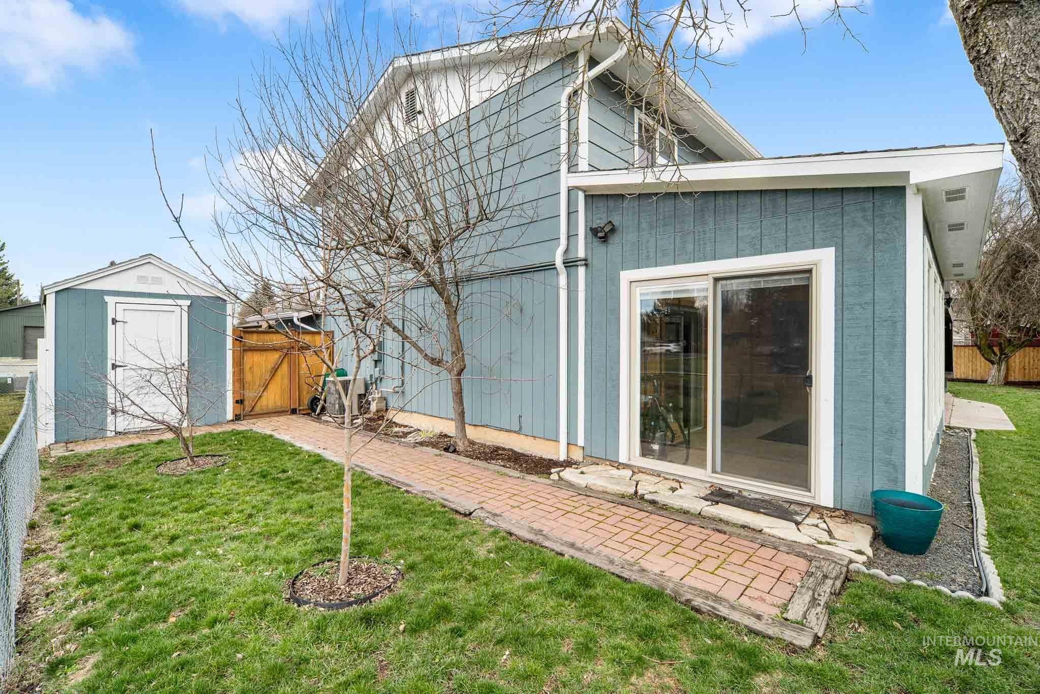 814 Valley View Dr., Moscow, Idaho 83843, 4 Bedrooms, 2 Bathrooms, Residential For Sale, Price $515,000,MLS 98977366