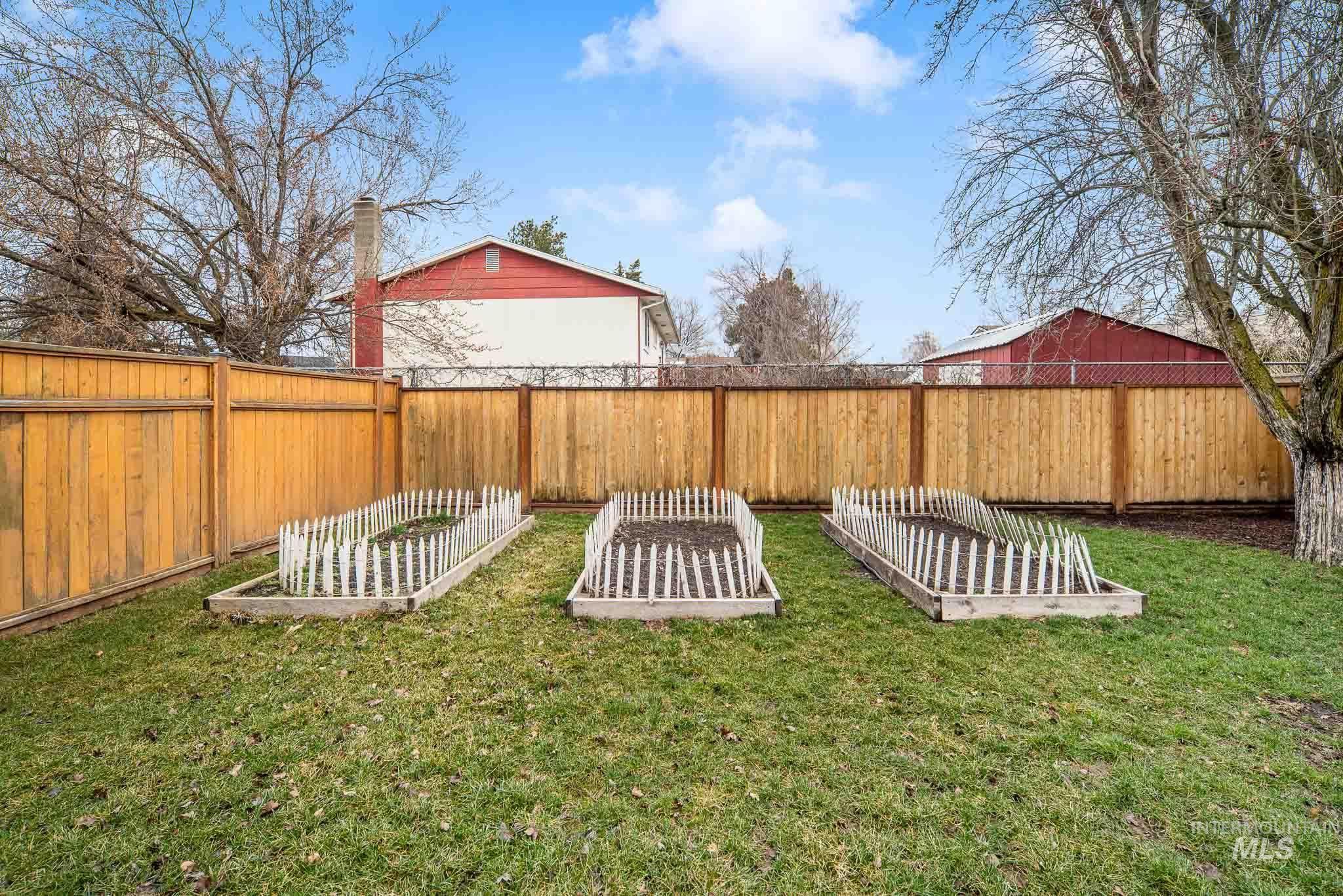 814 Valley View Dr., Moscow, Idaho 83843, 4 Bedrooms, 2 Bathrooms, Residential For Sale, Price $515,000,MLS 98977366