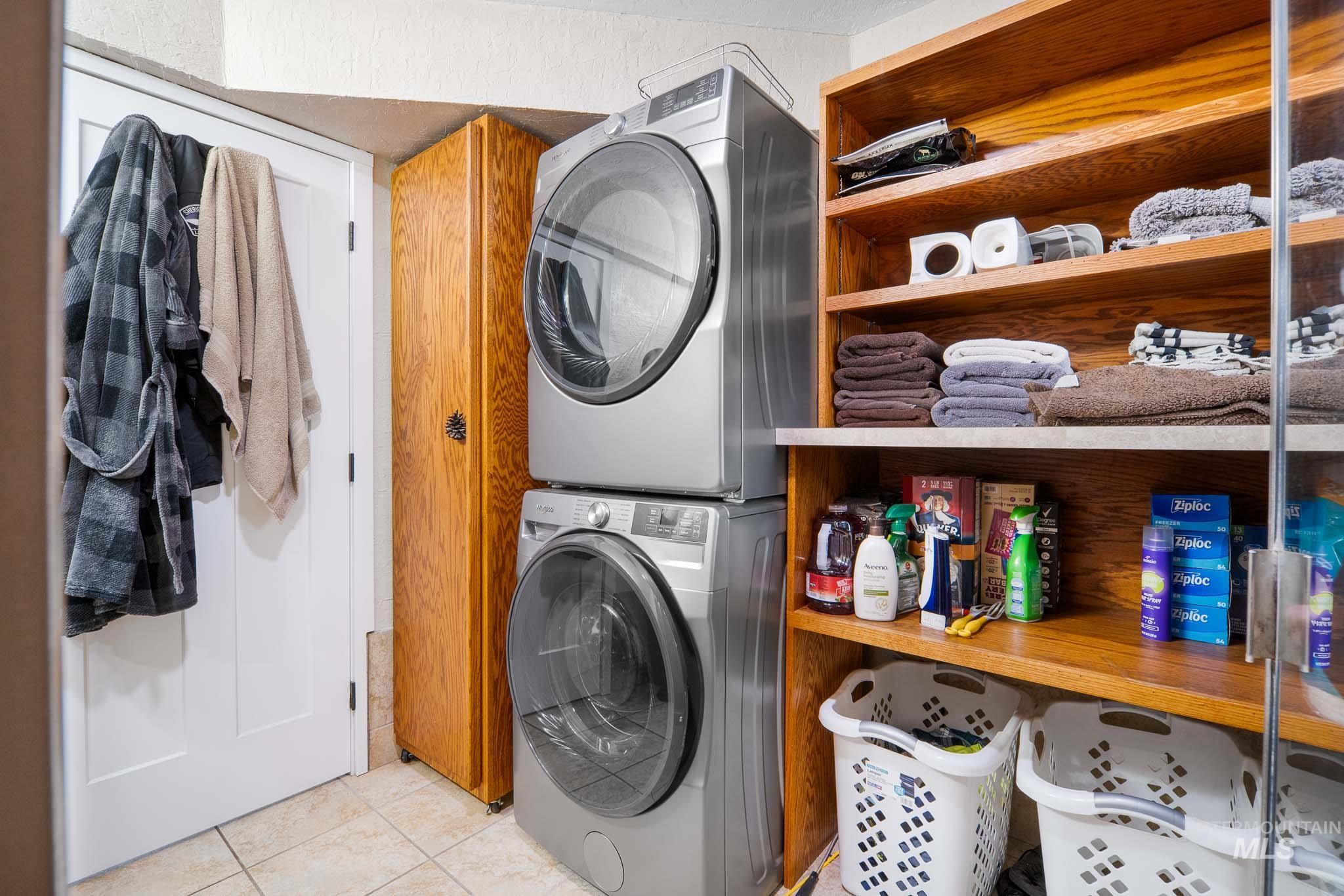 814 Valley View Dr., Moscow, Idaho 83843, 4 Bedrooms, 2 Bathrooms, Residential For Sale, Price $515,000,MLS 98977366