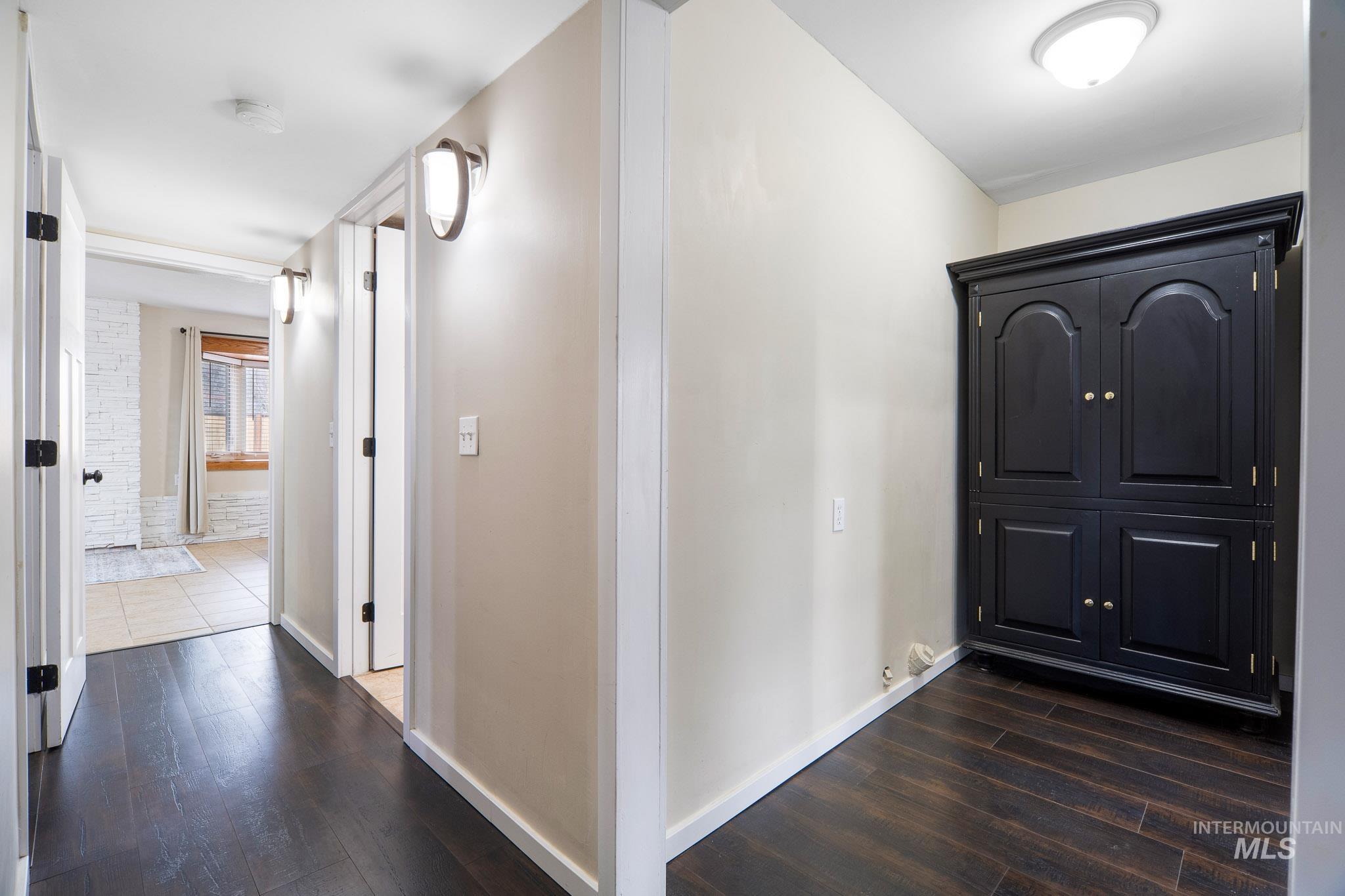 814 Valley View Dr., Moscow, Idaho 83843, 4 Bedrooms, 2 Bathrooms, Residential For Sale, Price $515,000,MLS 98977366