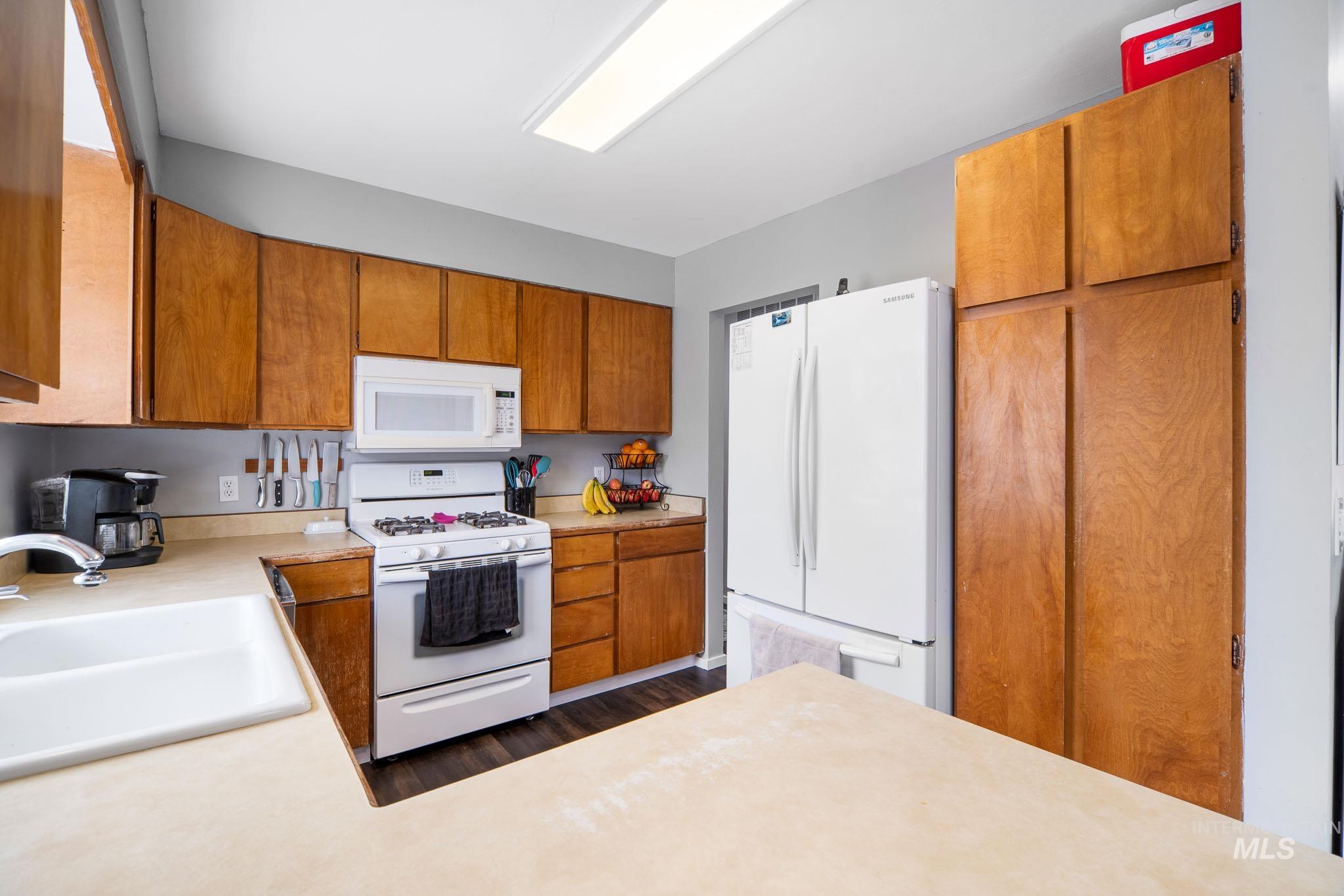 814 Valley View Dr., Moscow, Idaho 83843, 4 Bedrooms, 2 Bathrooms, Residential For Sale, Price $515,000,MLS 98977366