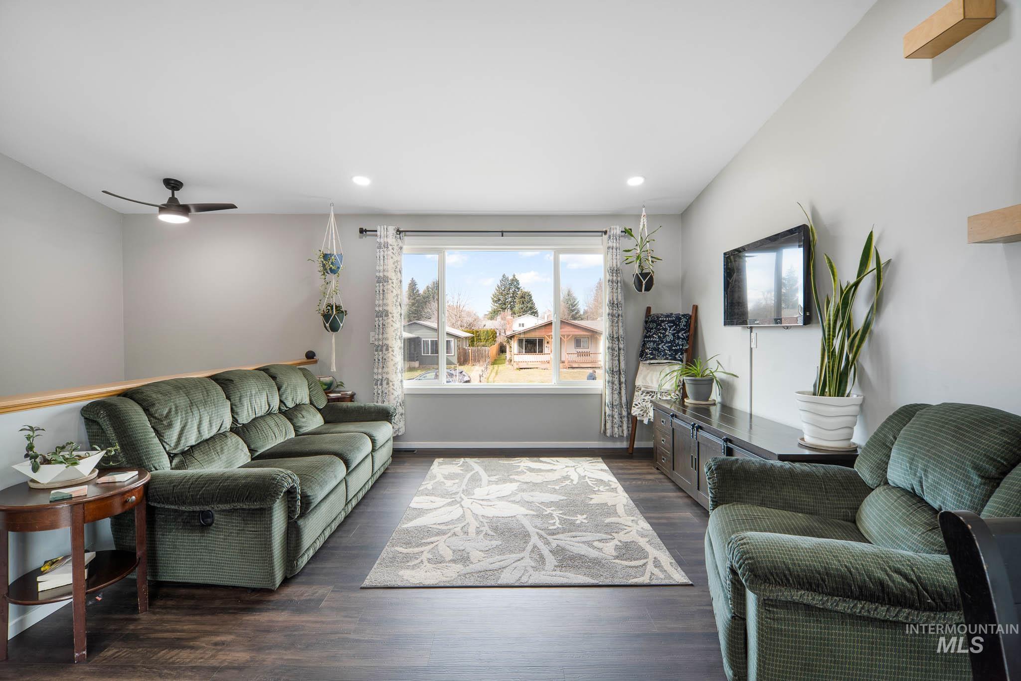 814 Valley View Dr., Moscow, Idaho 83843, 4 Bedrooms, 2 Bathrooms, Residential For Sale, Price $515,000,MLS 98977366