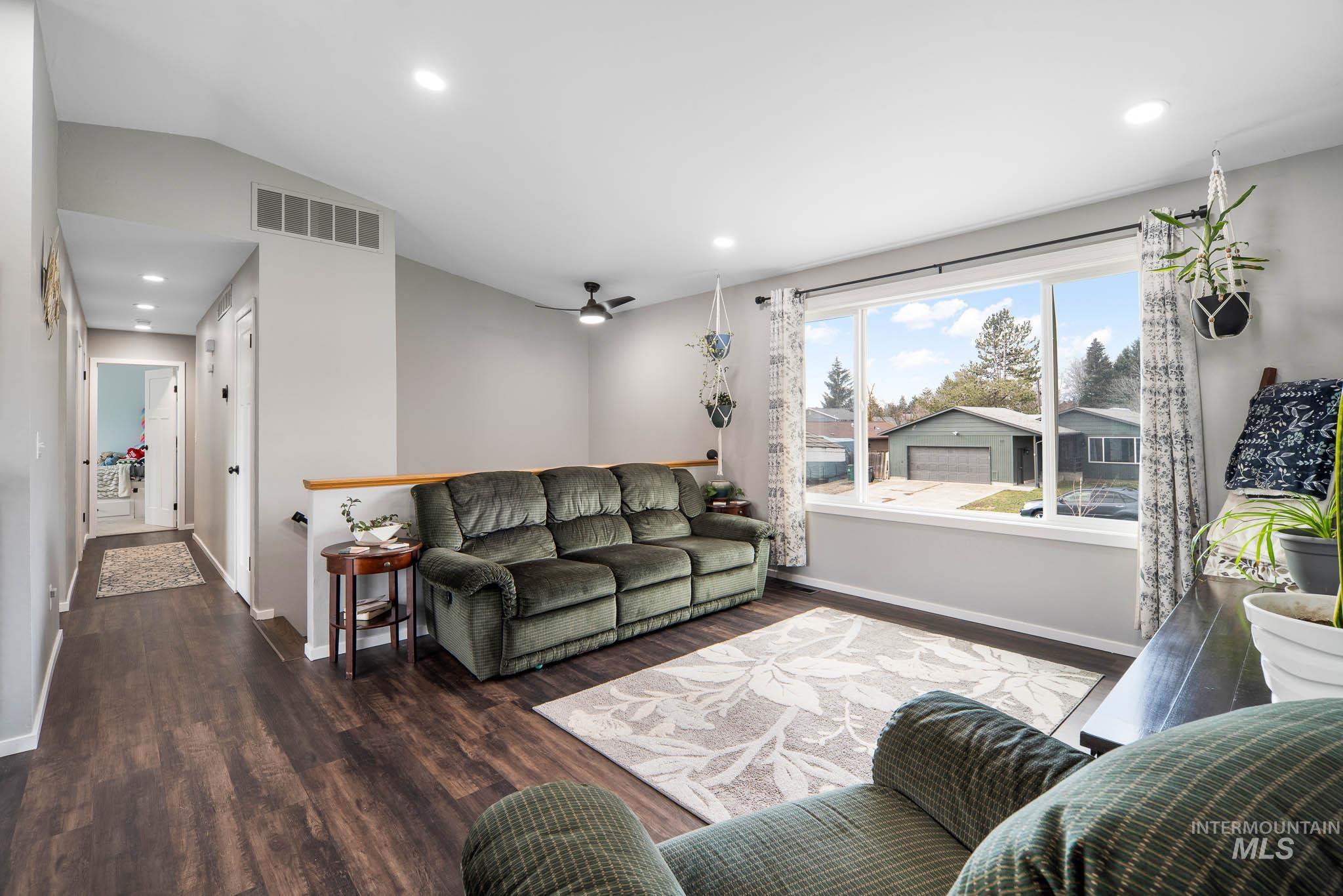 814 Valley View Dr., Moscow, Idaho 83843, 4 Bedrooms, 2 Bathrooms, Residential For Sale, Price $515,000,MLS 98977366