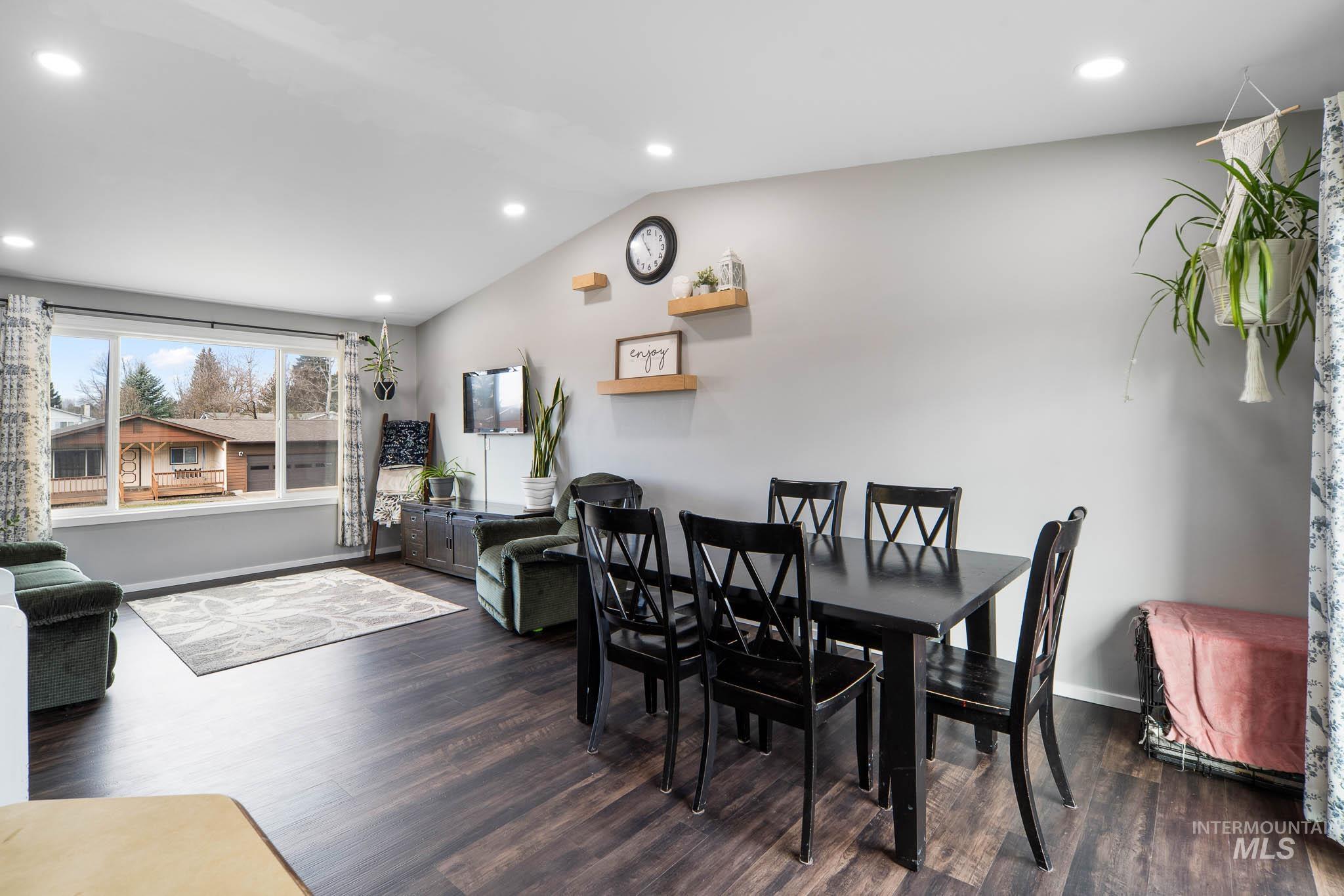 814 Valley View Dr., Moscow, Idaho 83843, 4 Bedrooms, 2 Bathrooms, Residential For Sale, Price $515,000,MLS 98977366