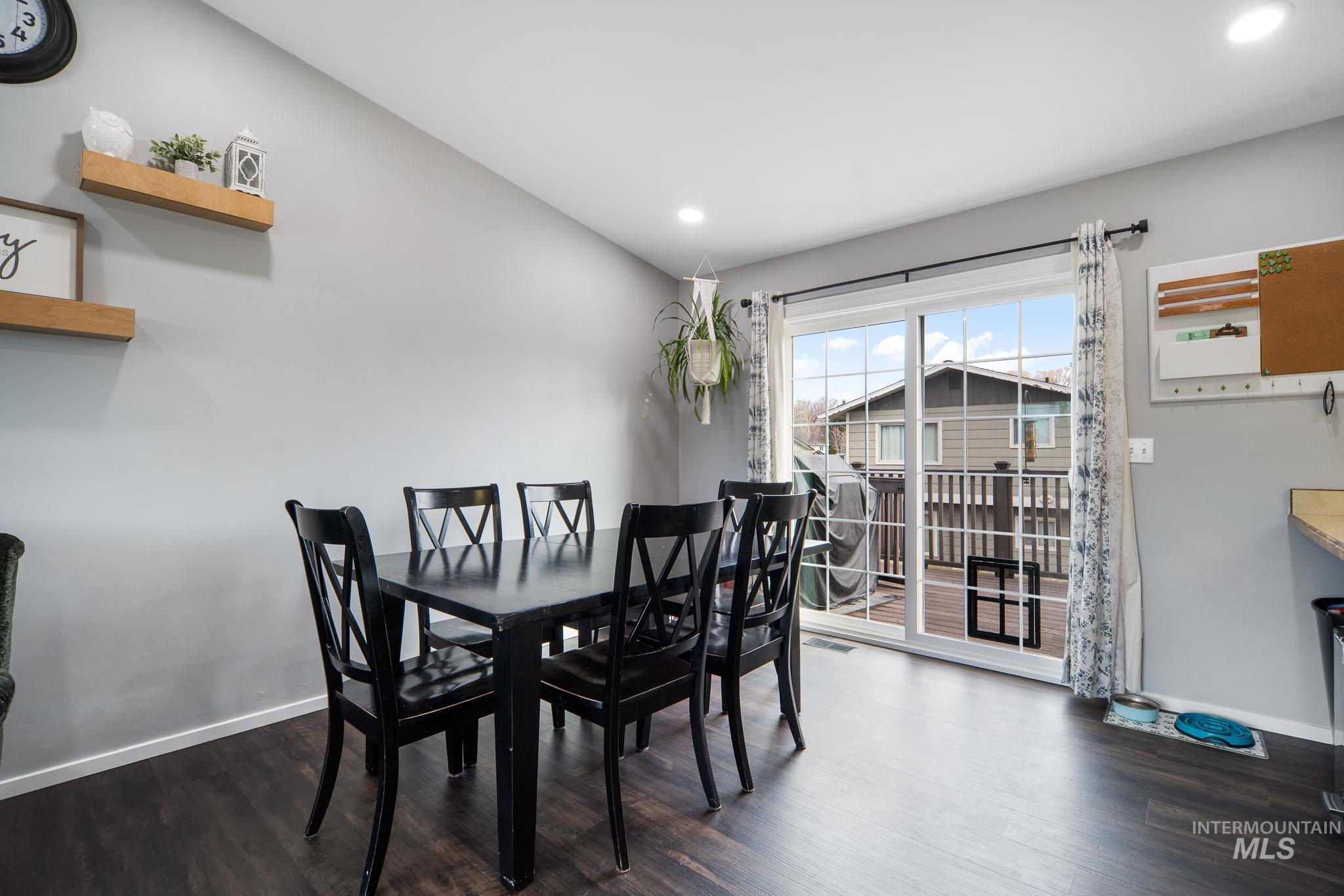 814 Valley View Dr., Moscow, Idaho 83843, 4 Bedrooms, 2 Bathrooms, Residential For Sale, Price $515,000,MLS 98977366